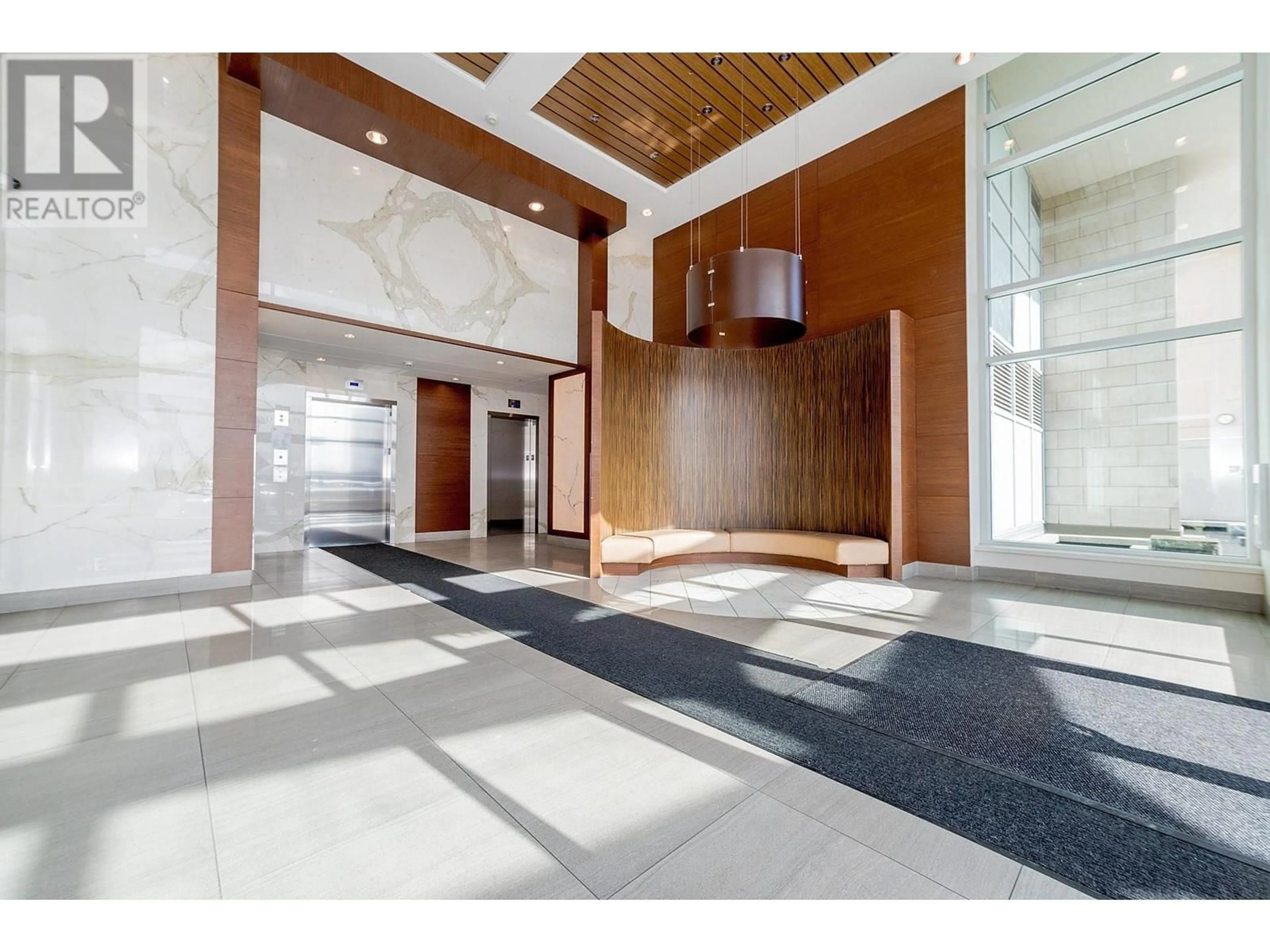 Indoor foyer for 2202 - 2975 ATLANTIC AVENUE, Coquitlam British Columbia V3B0C5