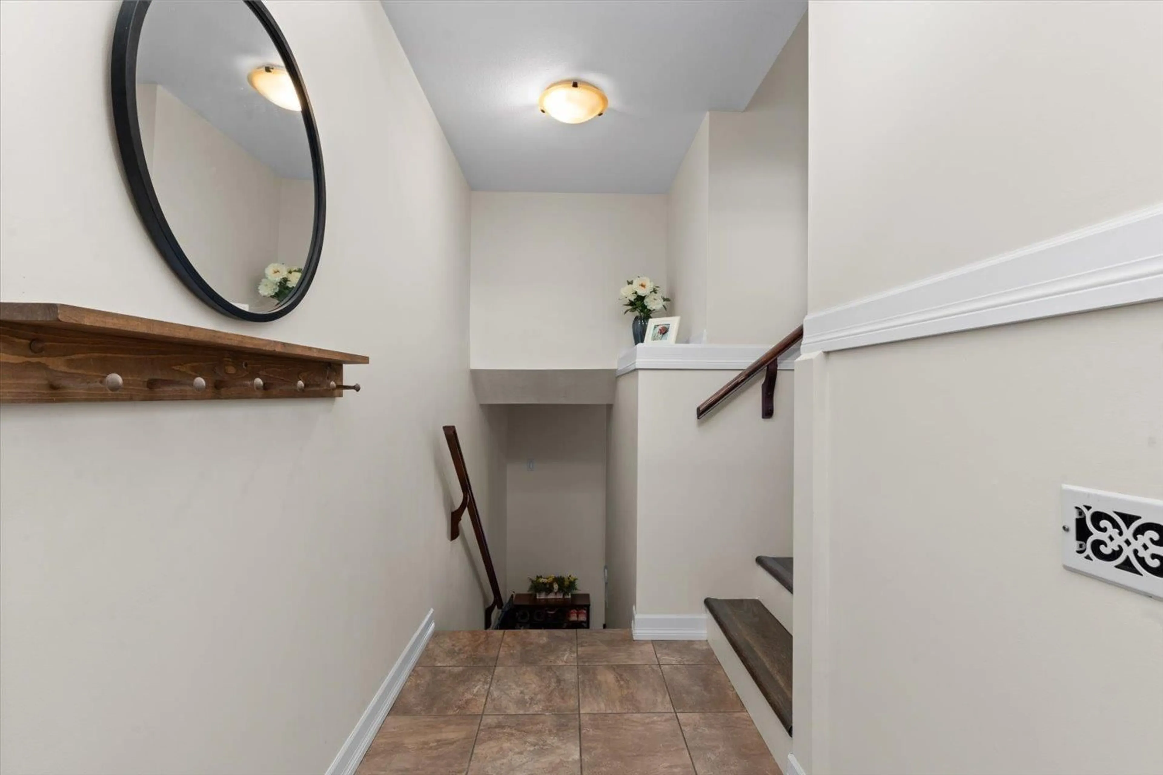 Indoor entryway for 36 - 46778 HUDSON ROAD, Chilliwack British Columbia V2R0K4