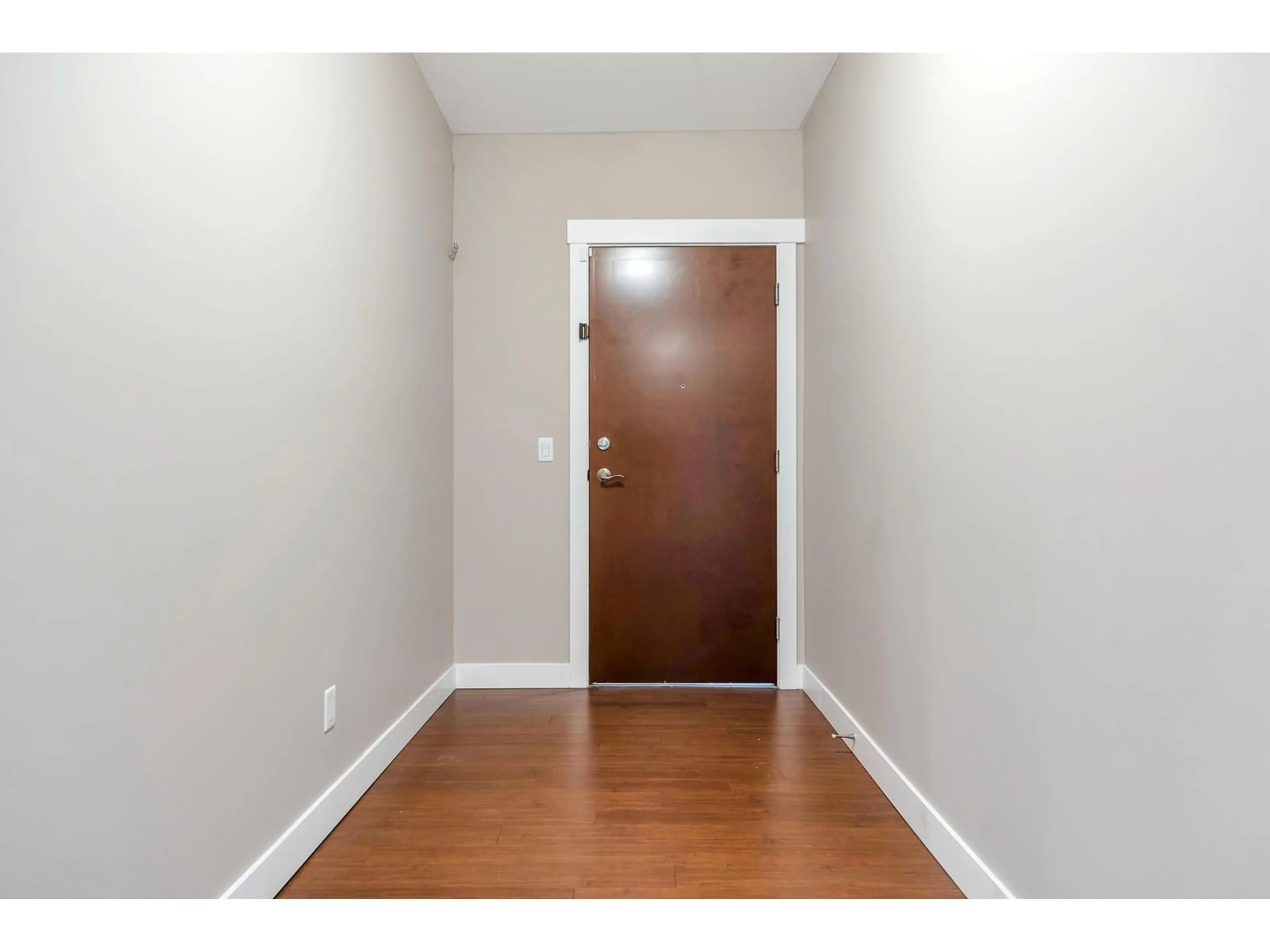 Indoor entryway for 320 - 14333 104, Surrey British Columbia V3T0E1