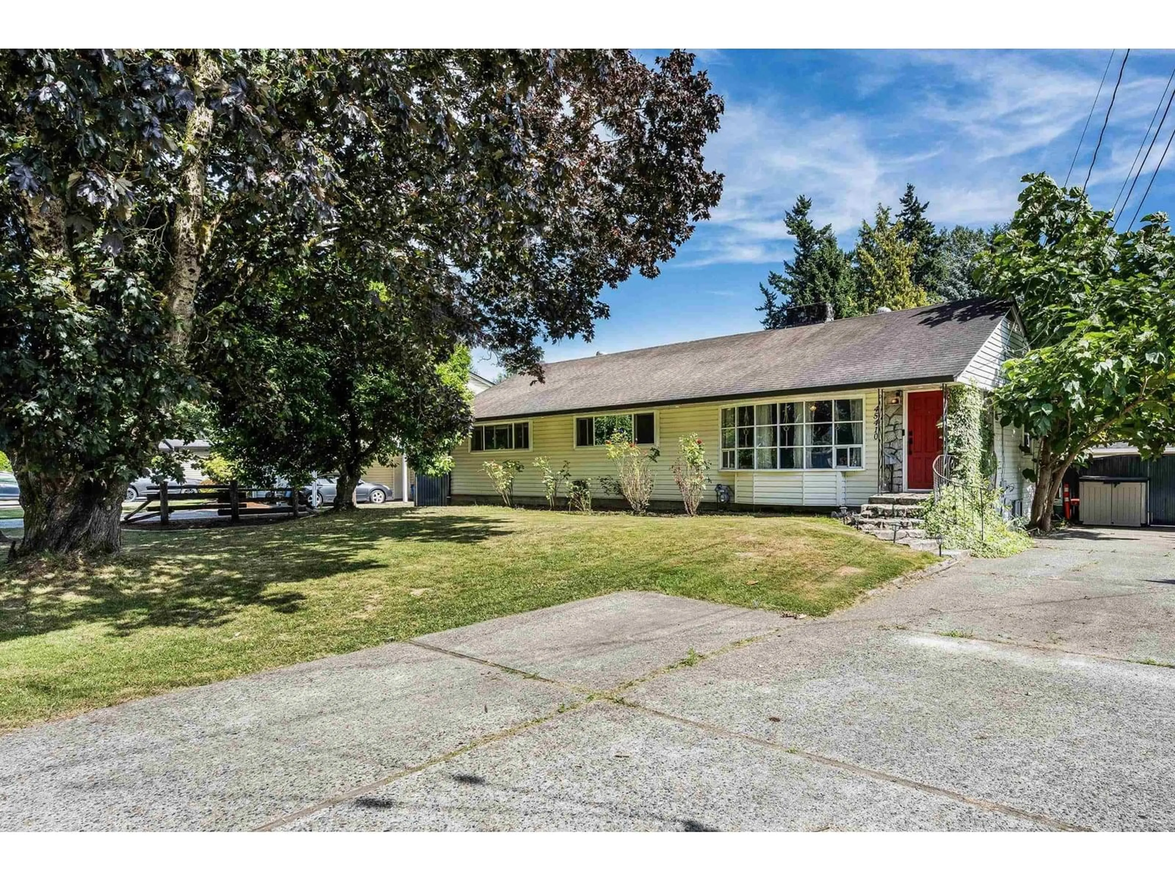 A pic from outside/outdoor area/front of a property/back of a property/a pic from drone, street for 45410 PARK DRIVE, Chilliwack British Columbia V2P1G2