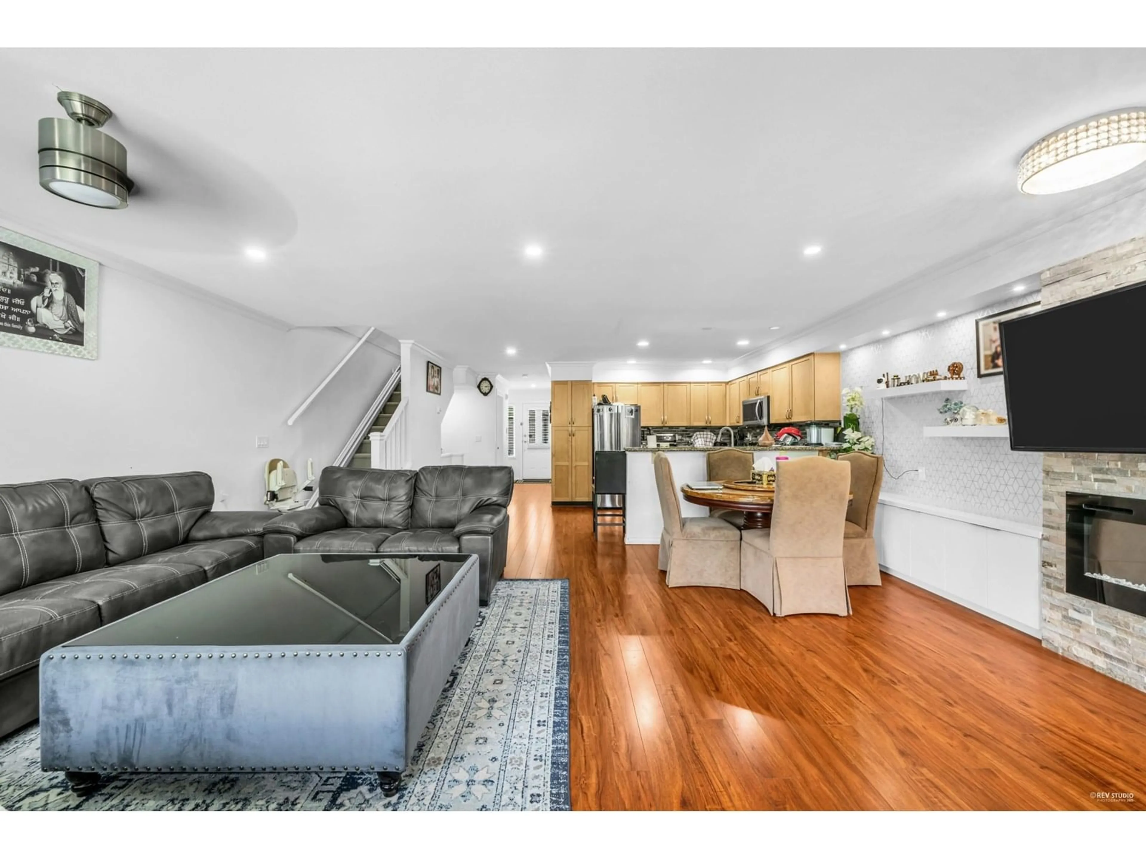 Open concept kitchen, wood/laminate floor for 132 - 12040 68, Surrey British Columbia V3W1P5
