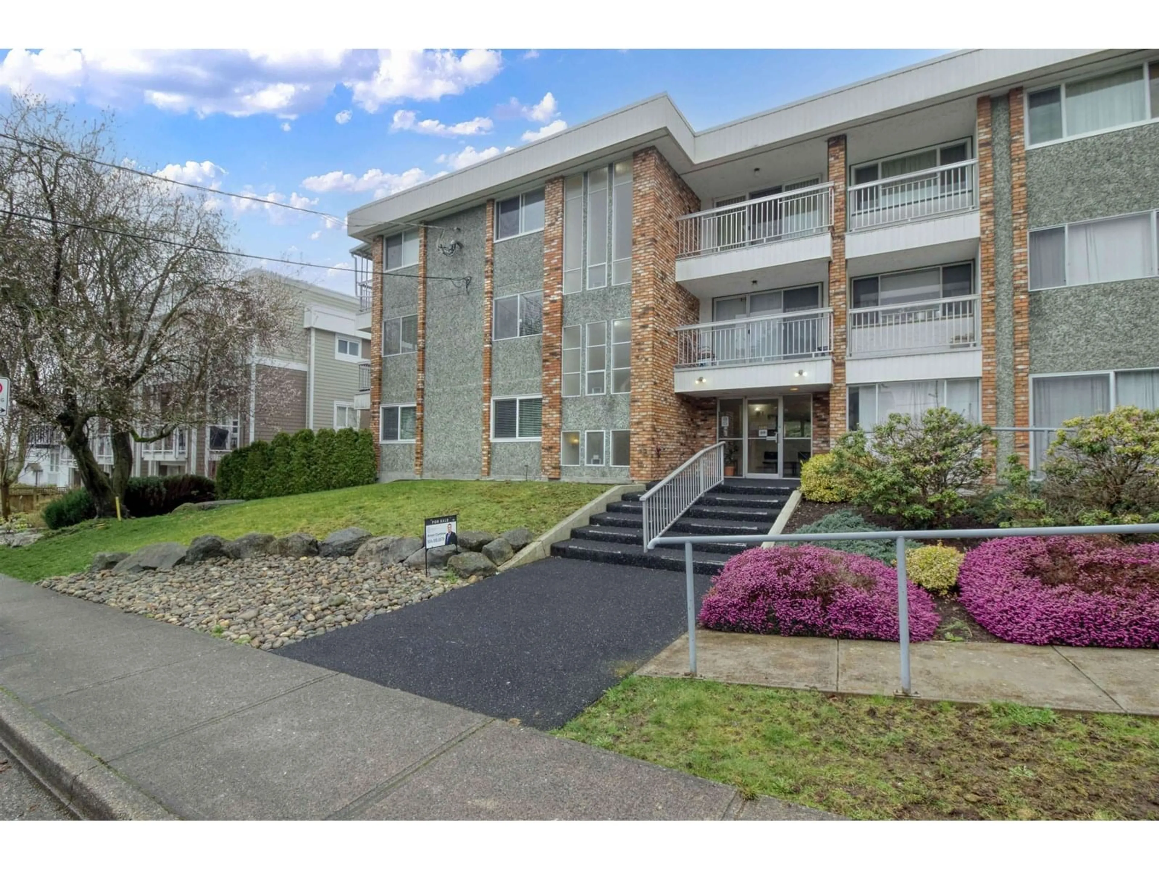 Indoor foyer for 205 - 1331 FIR, White Rock British Columbia V4B4B3