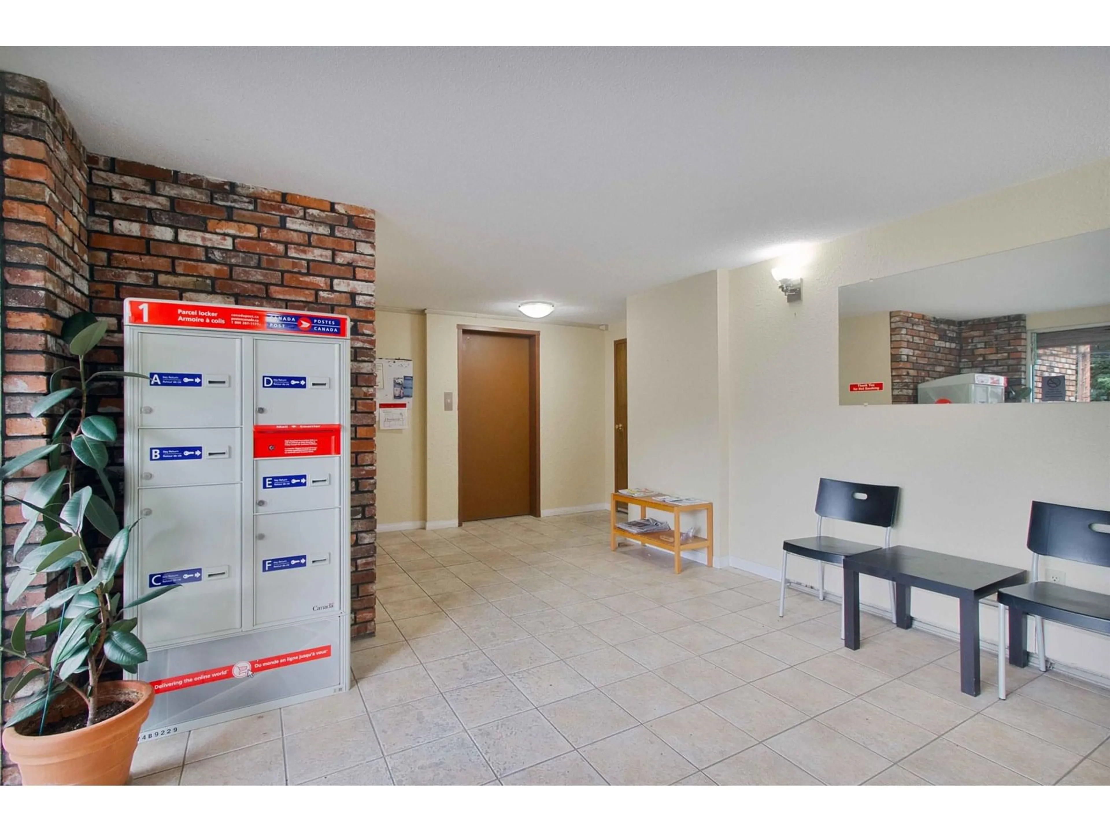 Indoor foyer for 205 - 1331 FIR, White Rock British Columbia V4B4B3