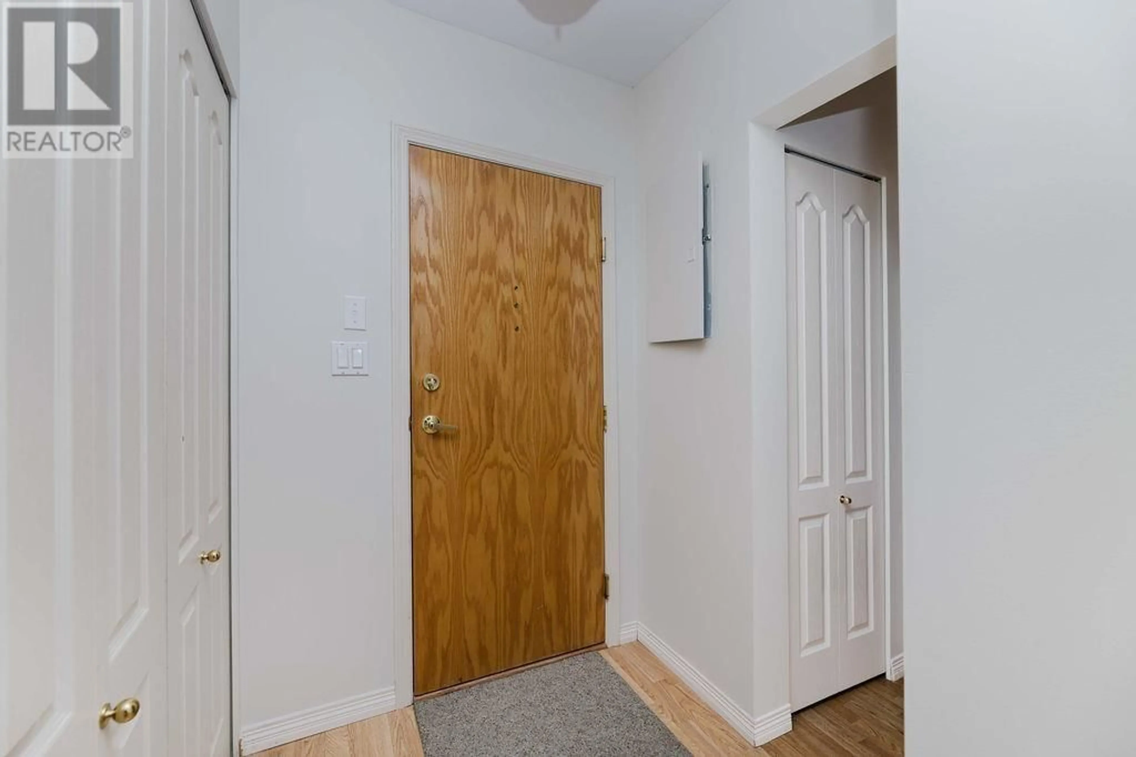 Indoor entryway for 302 - 5780 TRAIL AVENUE, Sechelt British Columbia V0N3A6