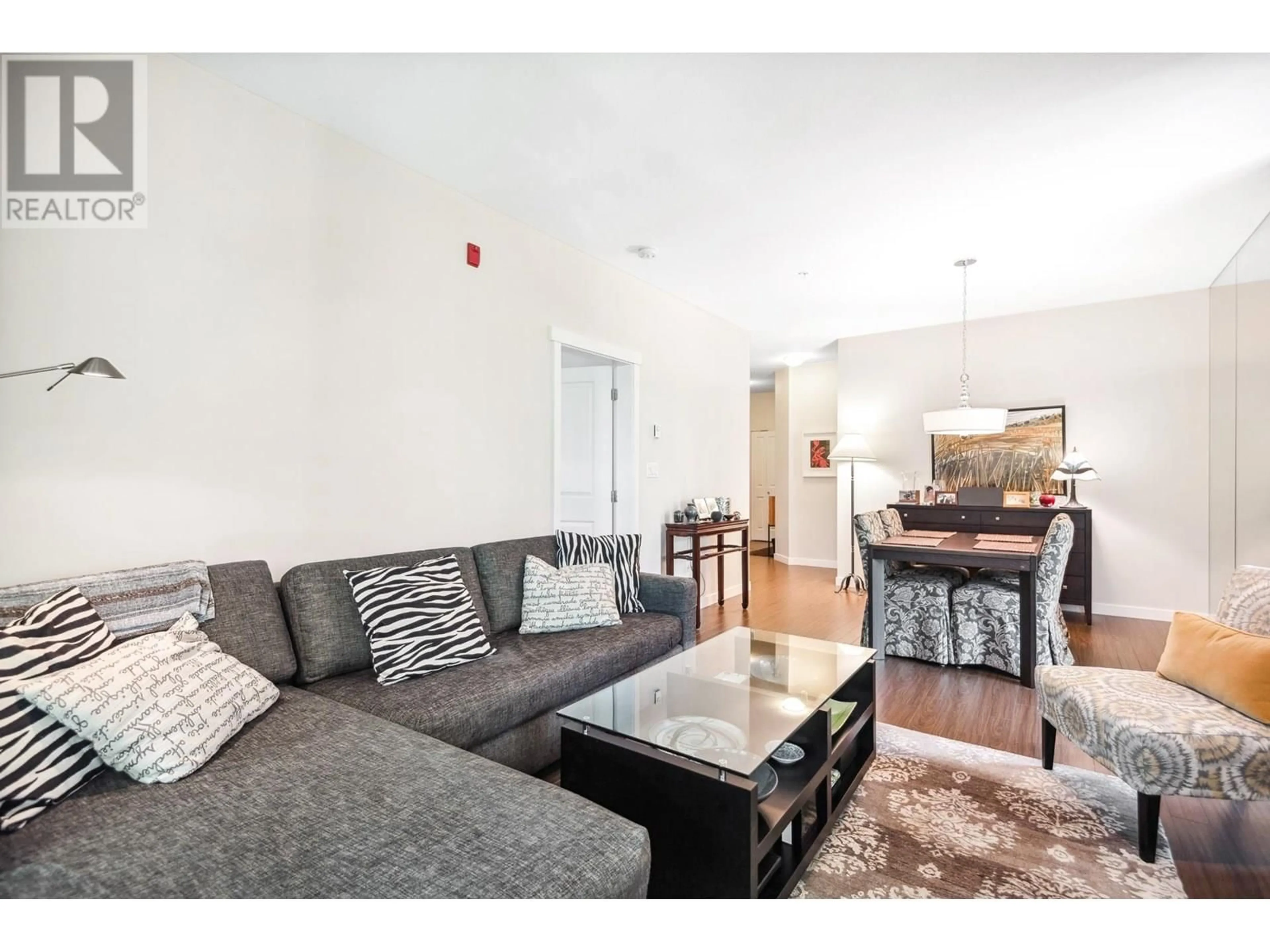 Living room with furniture, unknown for 311 - 119 22ND STREET, North Vancouver British Columbia V7M0B4