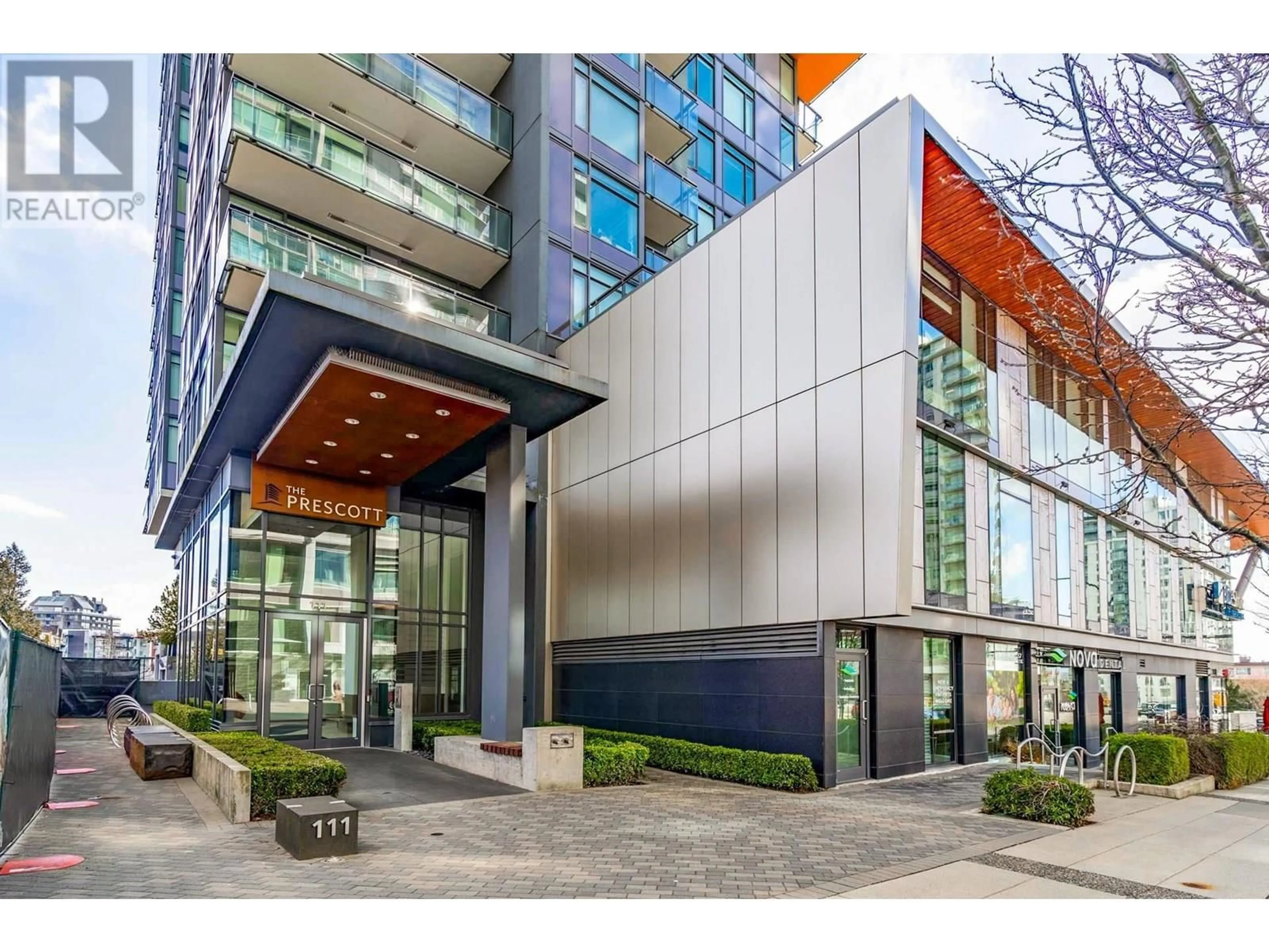 Indoor foyer for 505 - 111 13TH STREET, North Vancouver British Columbia V7L0C7