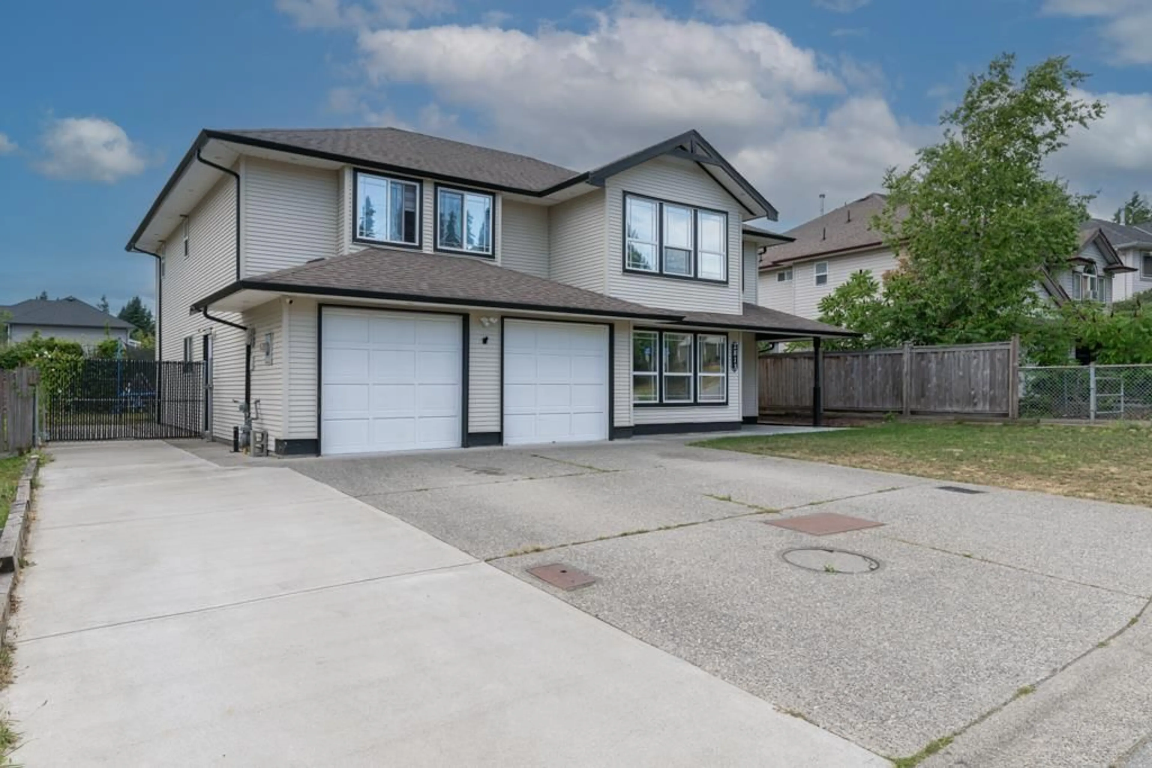 Home with vinyl exterior material, street for 2813 BLACKHAM, Abbotsford British Columbia V2S8H3