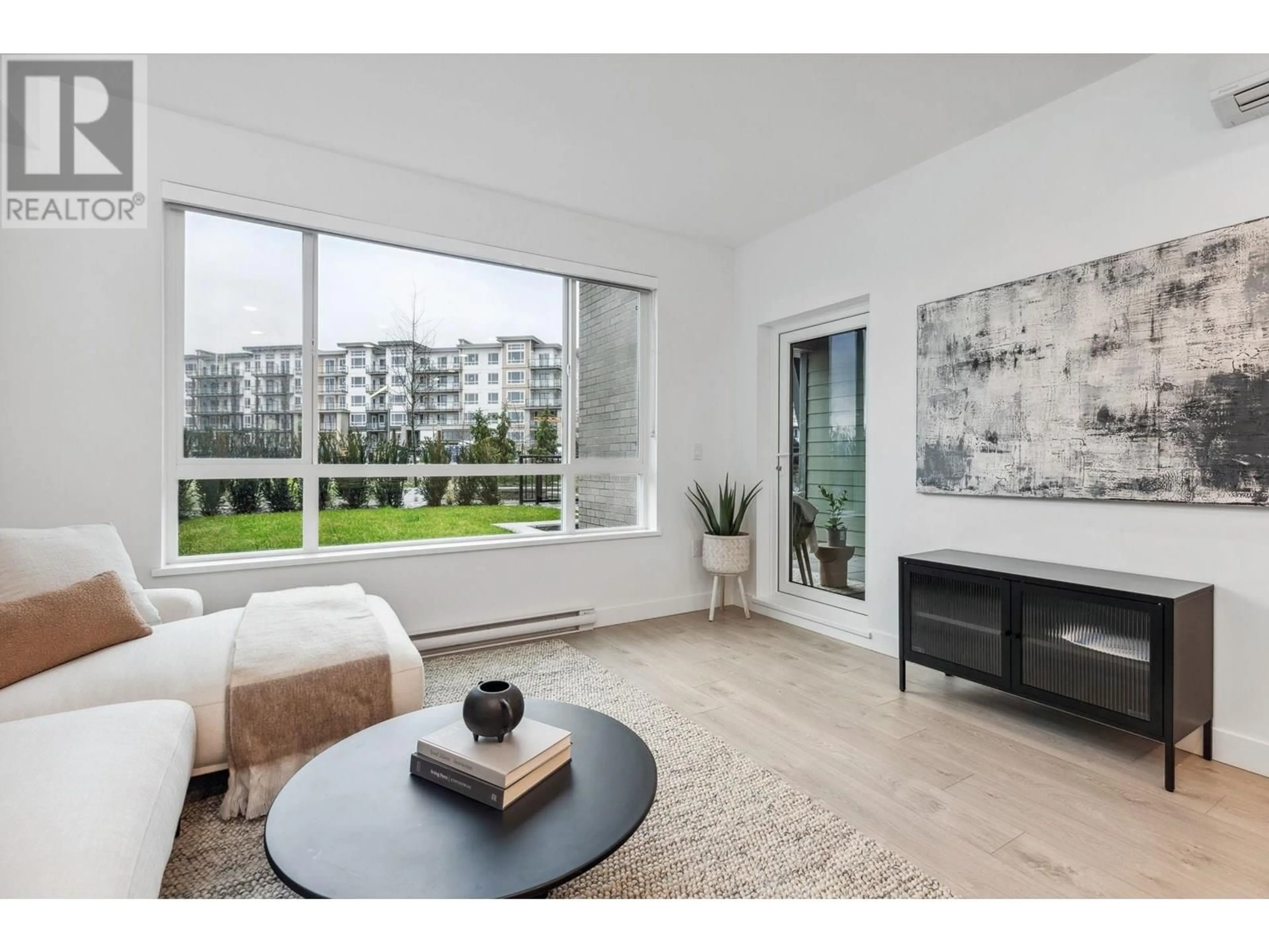 Living room with furniture, wood/laminate floor for 103 - 2463 RABBIT DRIVE, Tsawwassen British Columbia V4M0G6