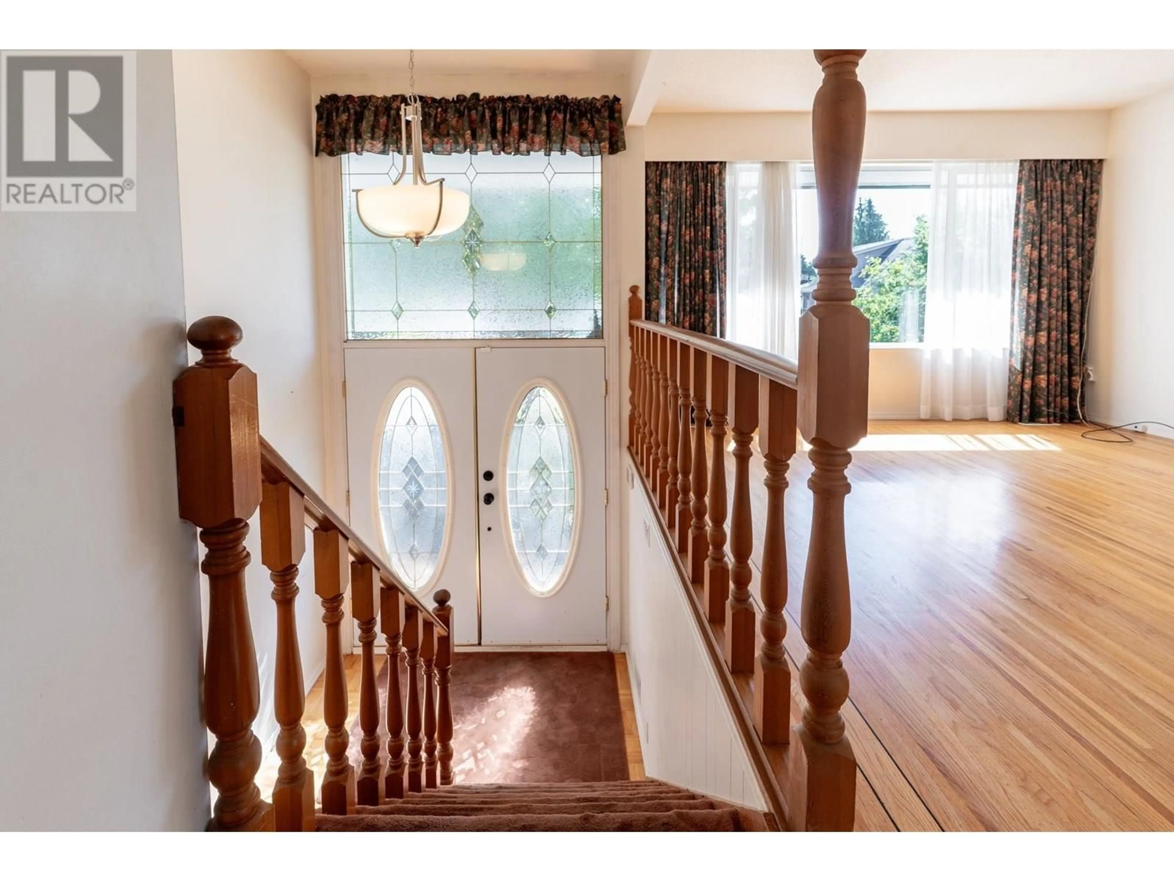 Indoor entryway for 810 LONGLAC STREET, Coquitlam British Columbia V3J5J8