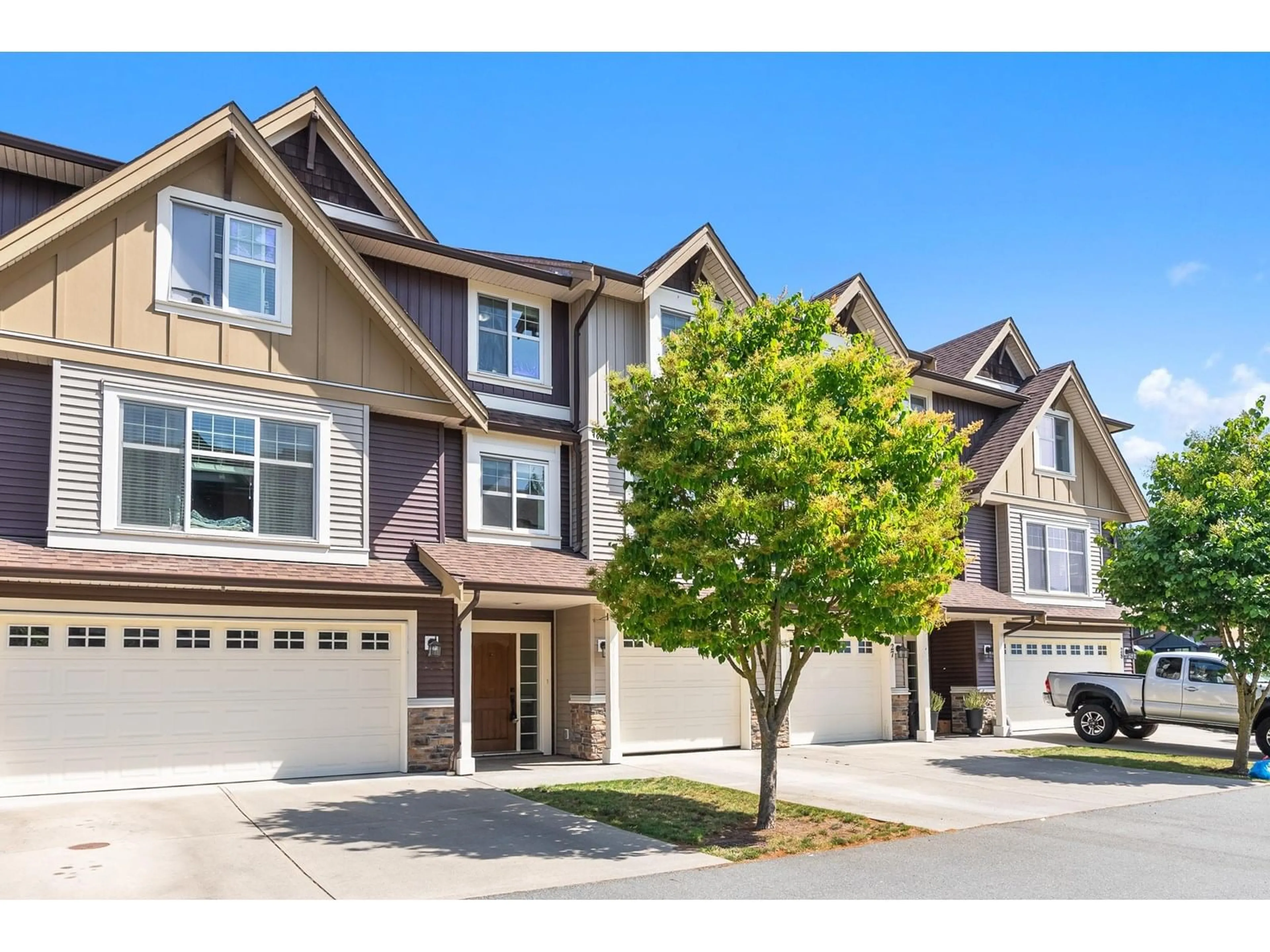 Home with vinyl exterior material, street for 26 - 9750 MCNAUGHT ROAD, Chilliwack British Columbia V2P0E9