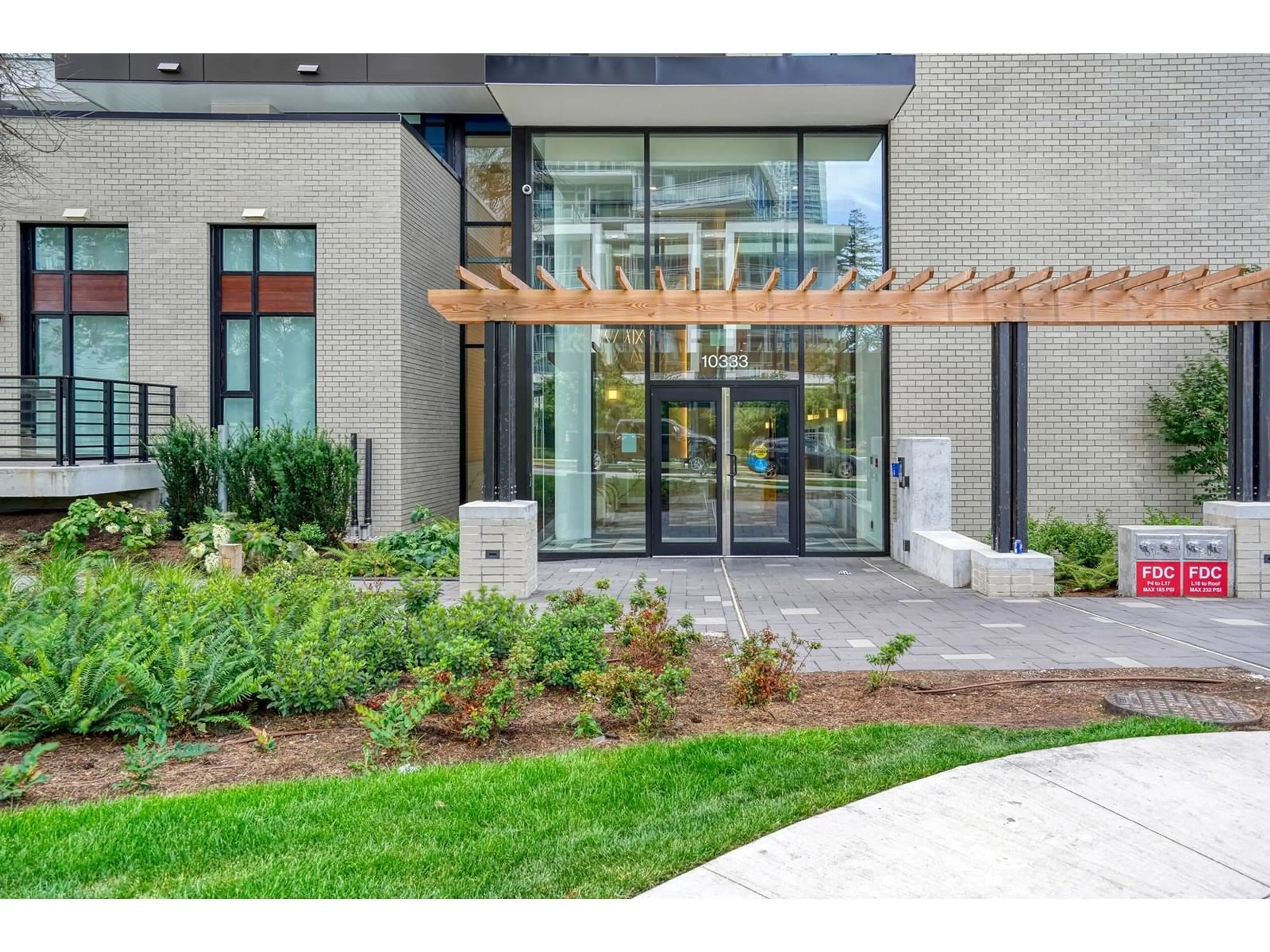 Indoor entryway for 2602 - 10333 133, Surrey British Columbia V3T0V1