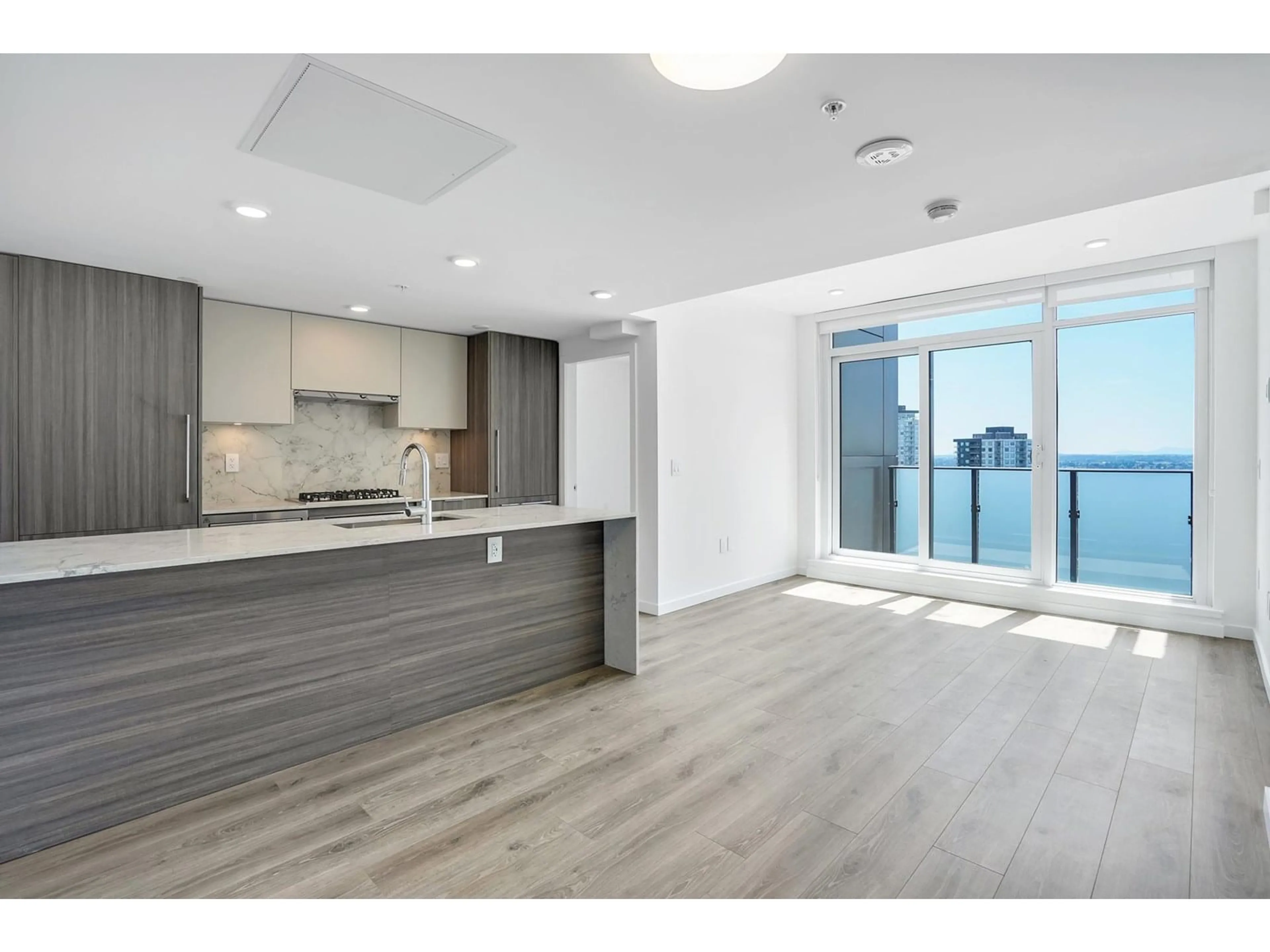 Open concept kitchen, wood/laminate floor for 2602 - 10333 133, Surrey British Columbia V3T0V1