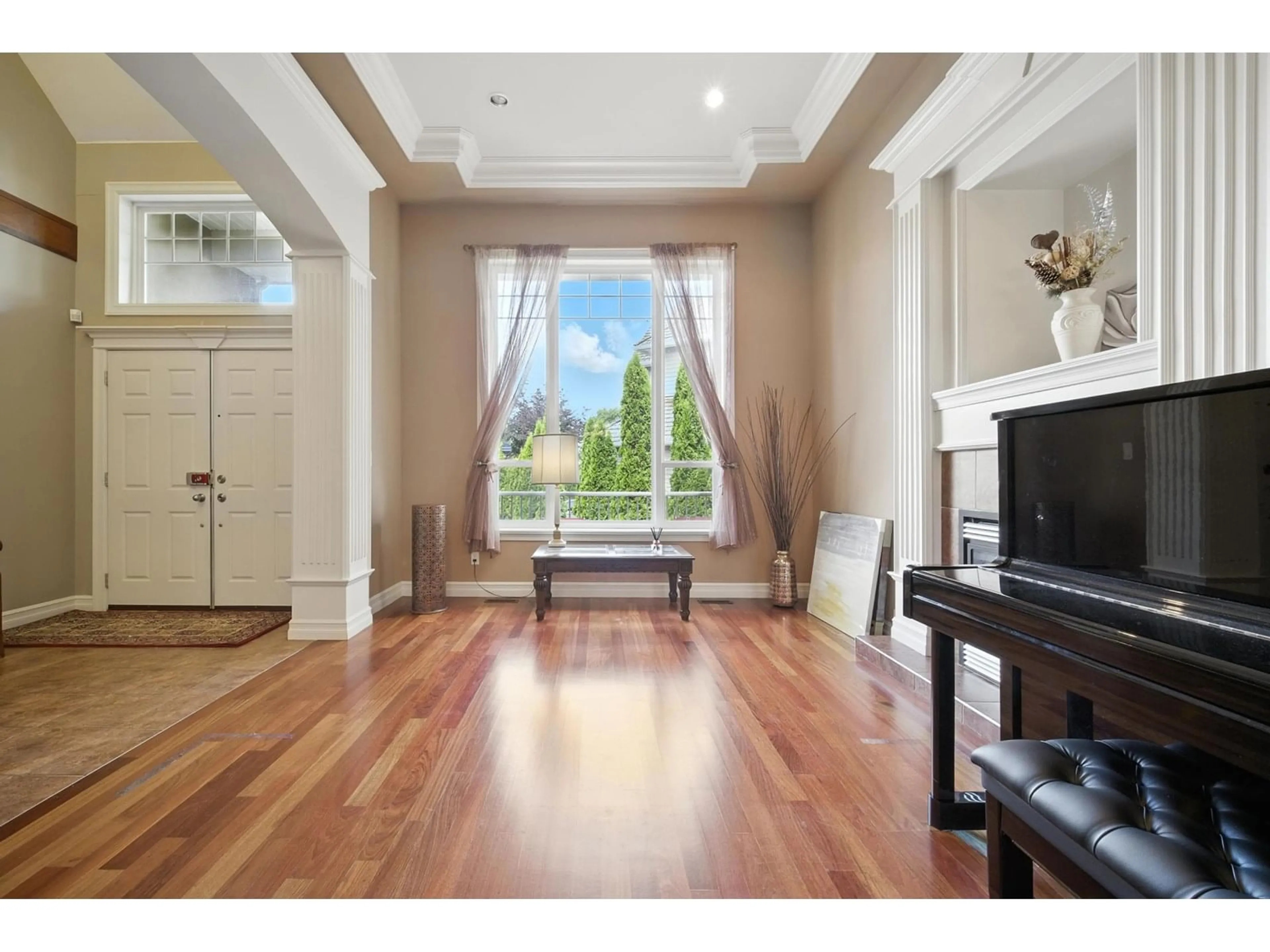 Indoor entryway for 16776 BEECHWOOD, Surrey British Columbia V4N1V8