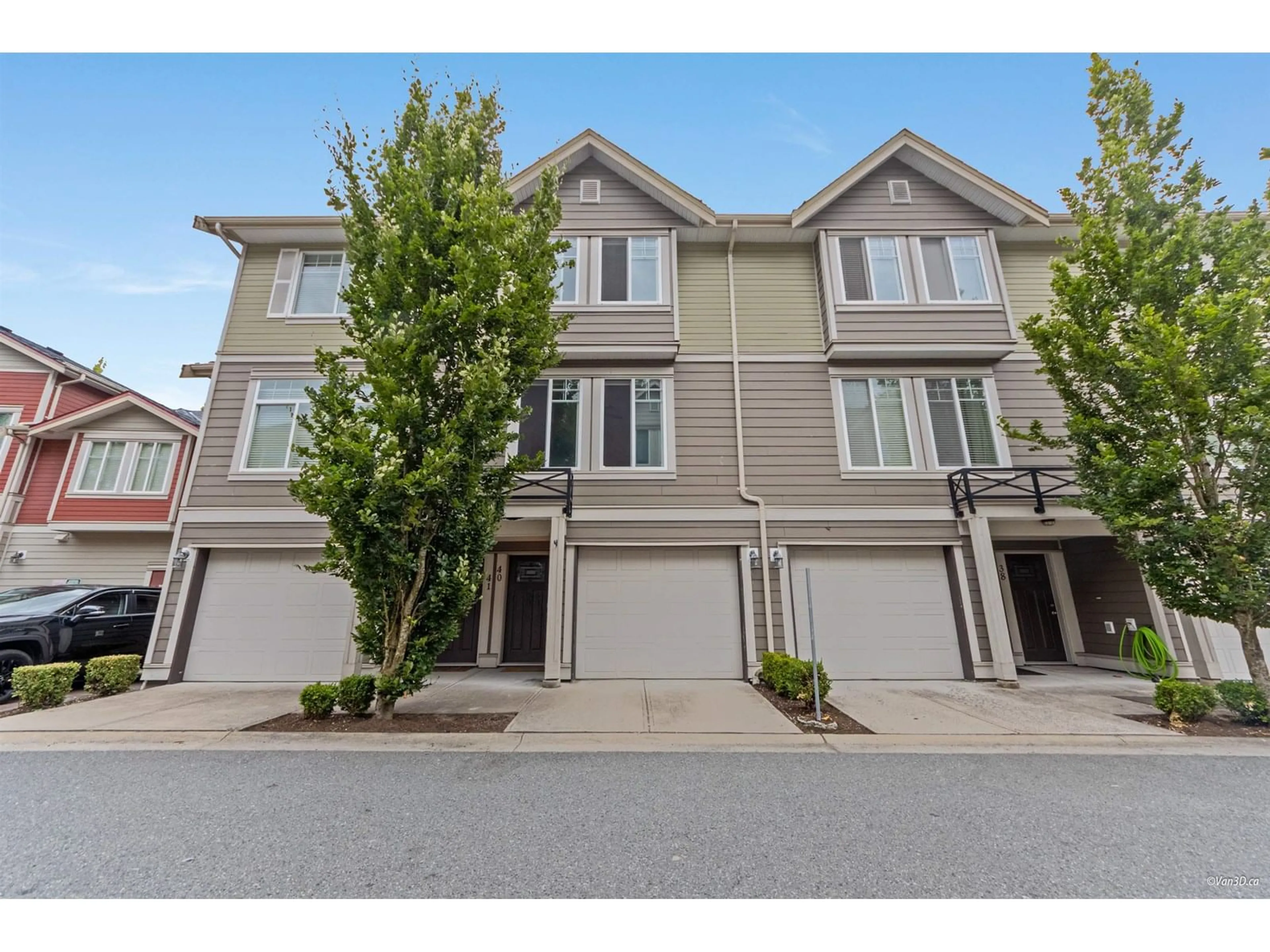 A pic from outside/outdoor area/front of a property/back of a property/a pic from drone, street for 40 - 15399 GUILDFORD, Surrey British Columbia V3R7C6
