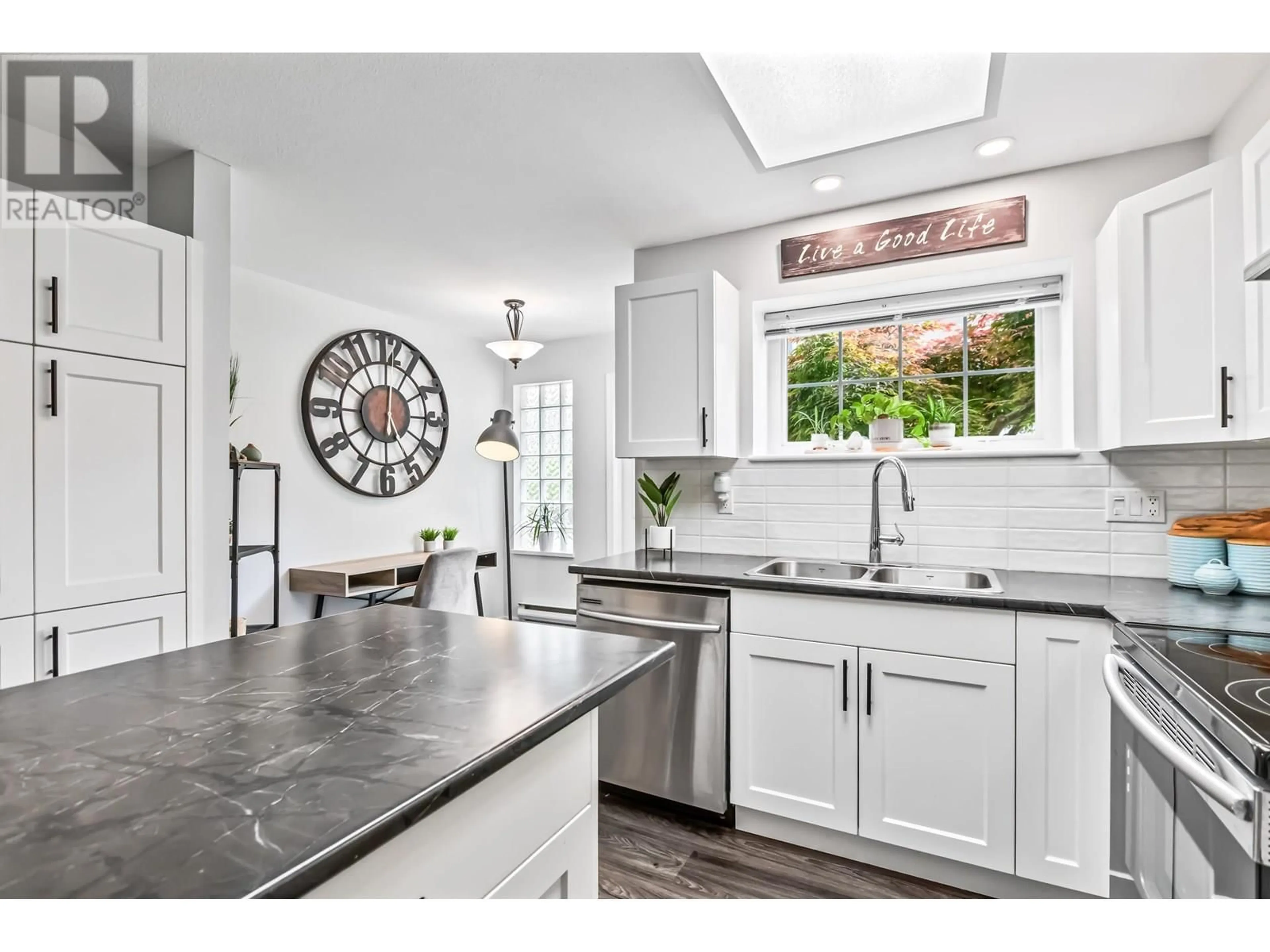 Open concept kitchen, ceramic/tile floor for 9 - 23560 119 AVENUE, Maple Ridge British Columbia V4R2P5