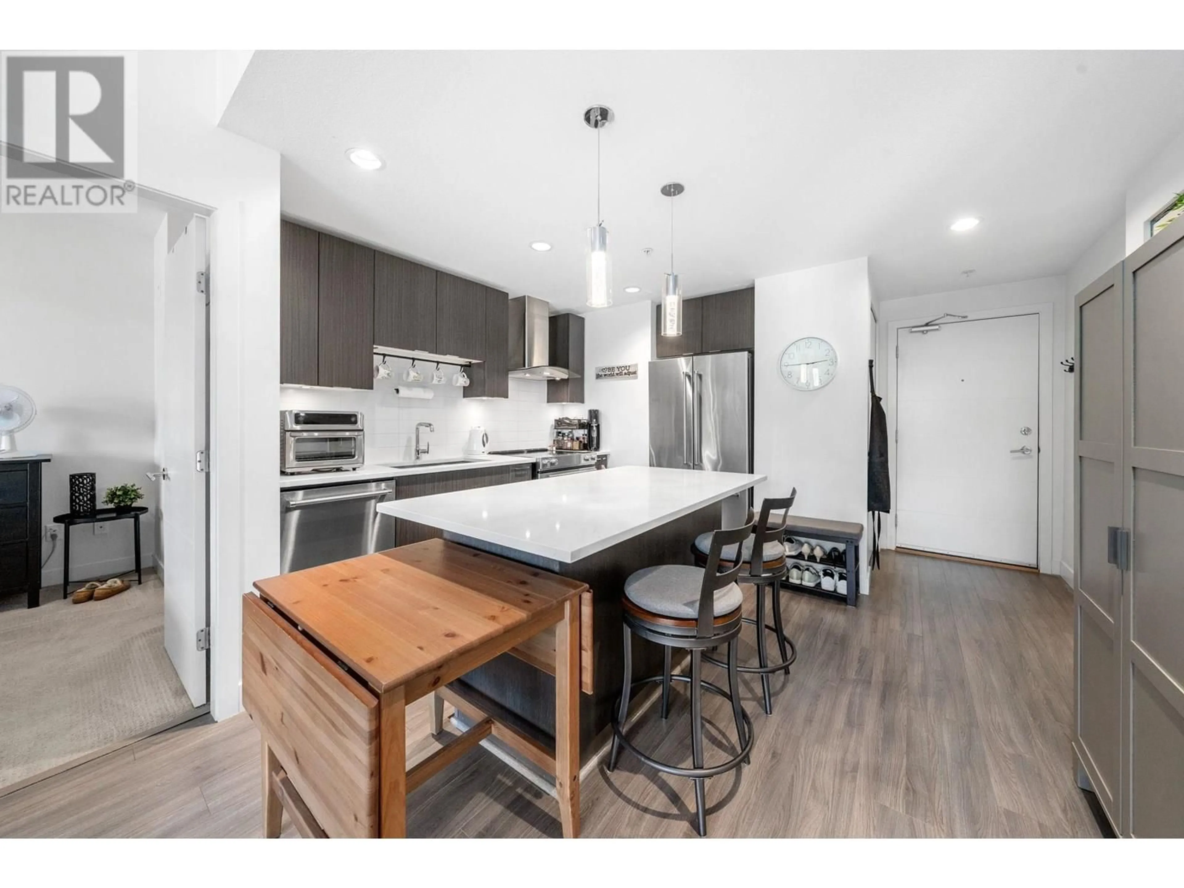 Open concept kitchen, wood/laminate floor for 412 - 719 3RD STREET, North Vancouver British Columbia V7M0E7