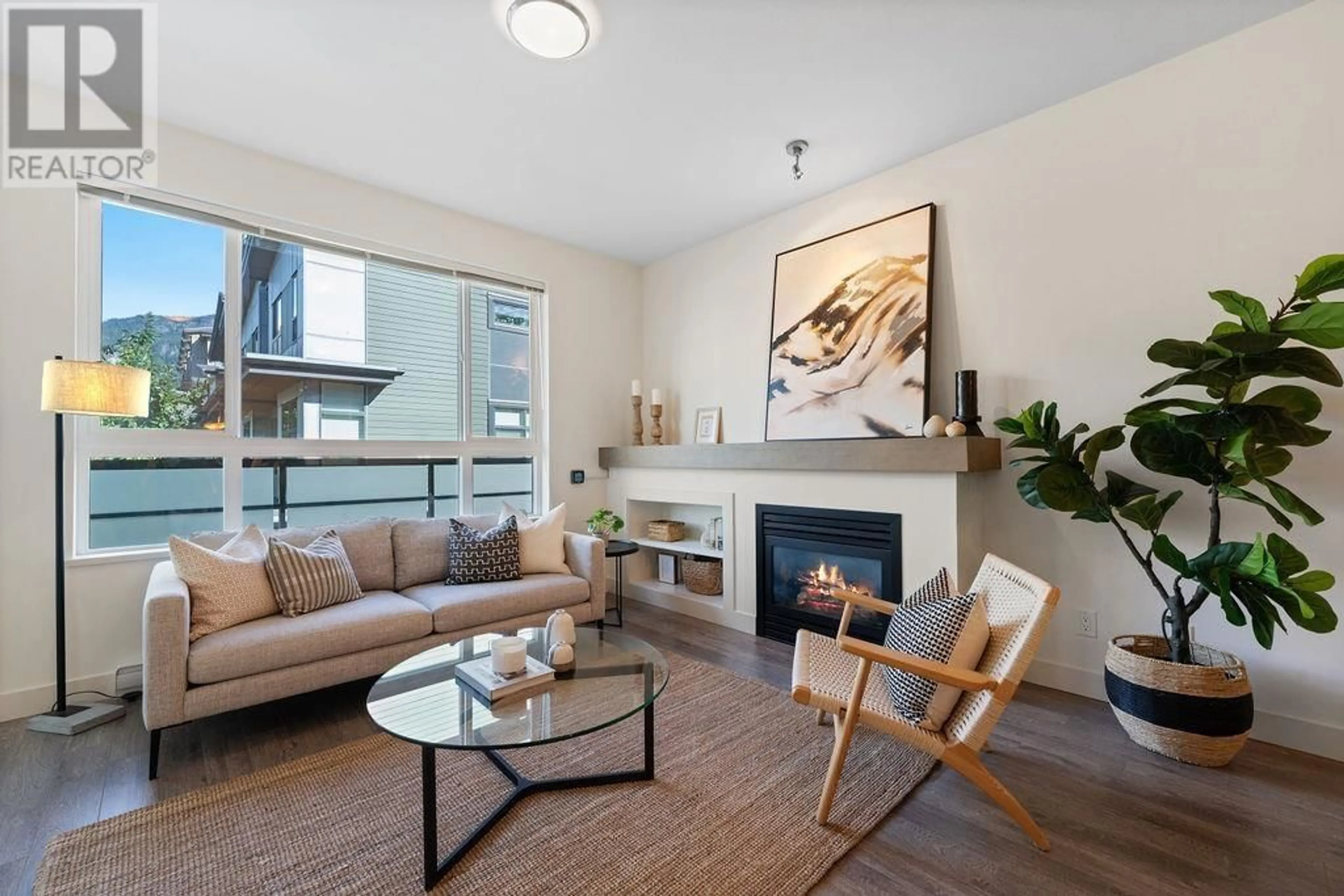 Living room with furniture, wood/laminate floor for 1163 NATURES GATE, Squamish British Columbia V8B0T9