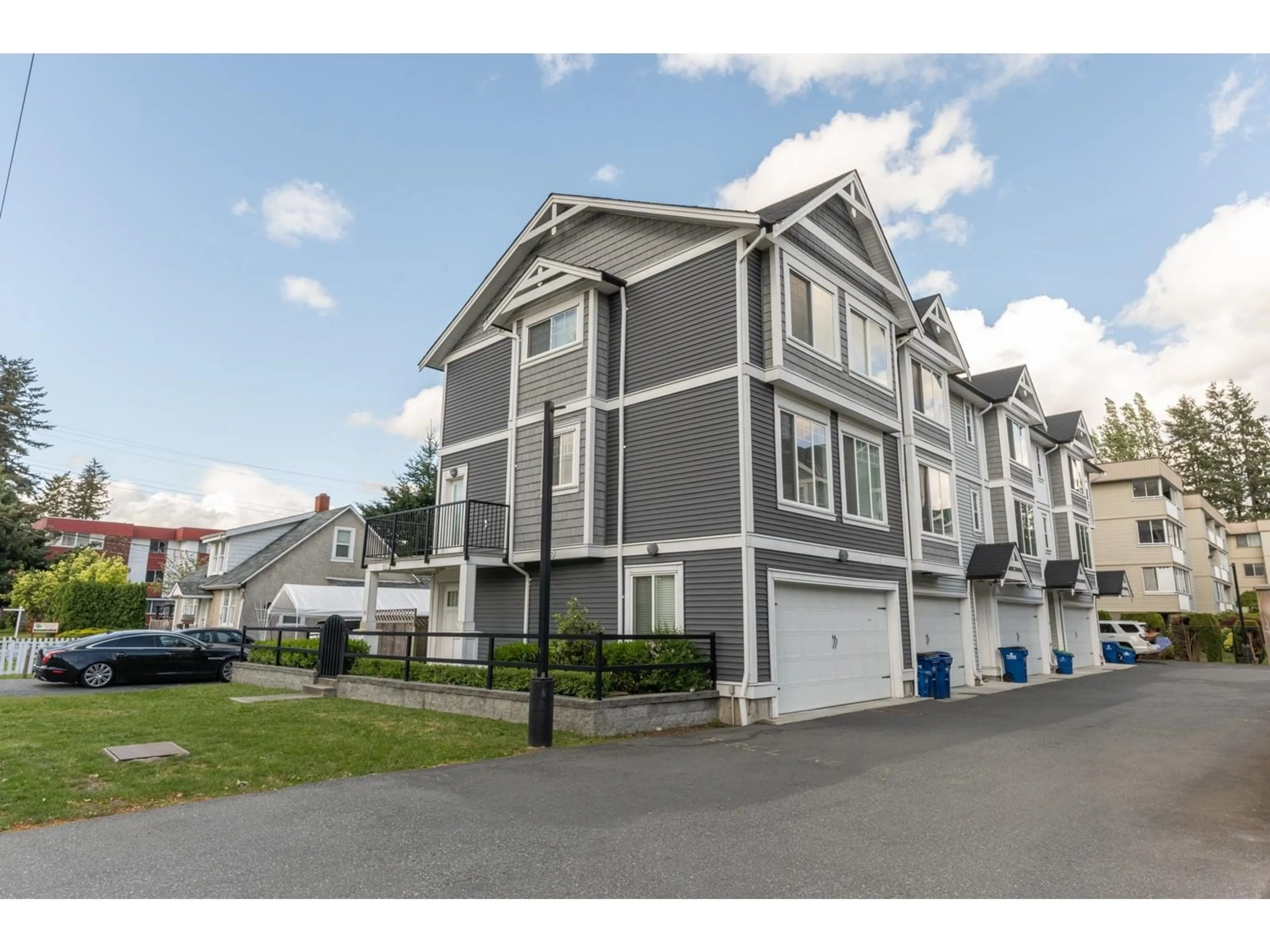 Home with vinyl exterior material, street for 18 - 2832 CLEARBROOK, Abbotsford British Columbia V2T0H1