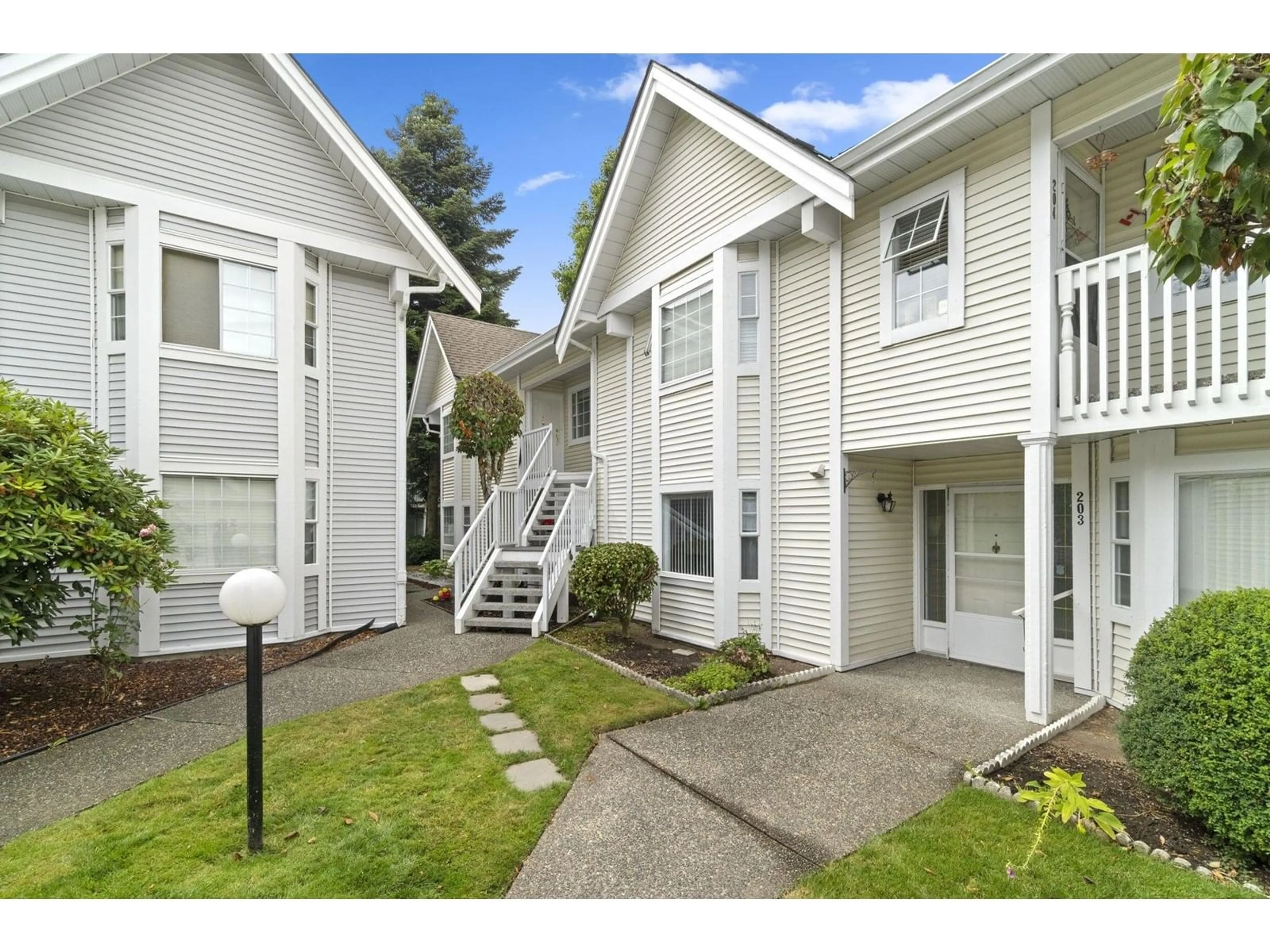 Unknown for 202 - 9109 154 STREET, Surrey British Columbia V3R9G8