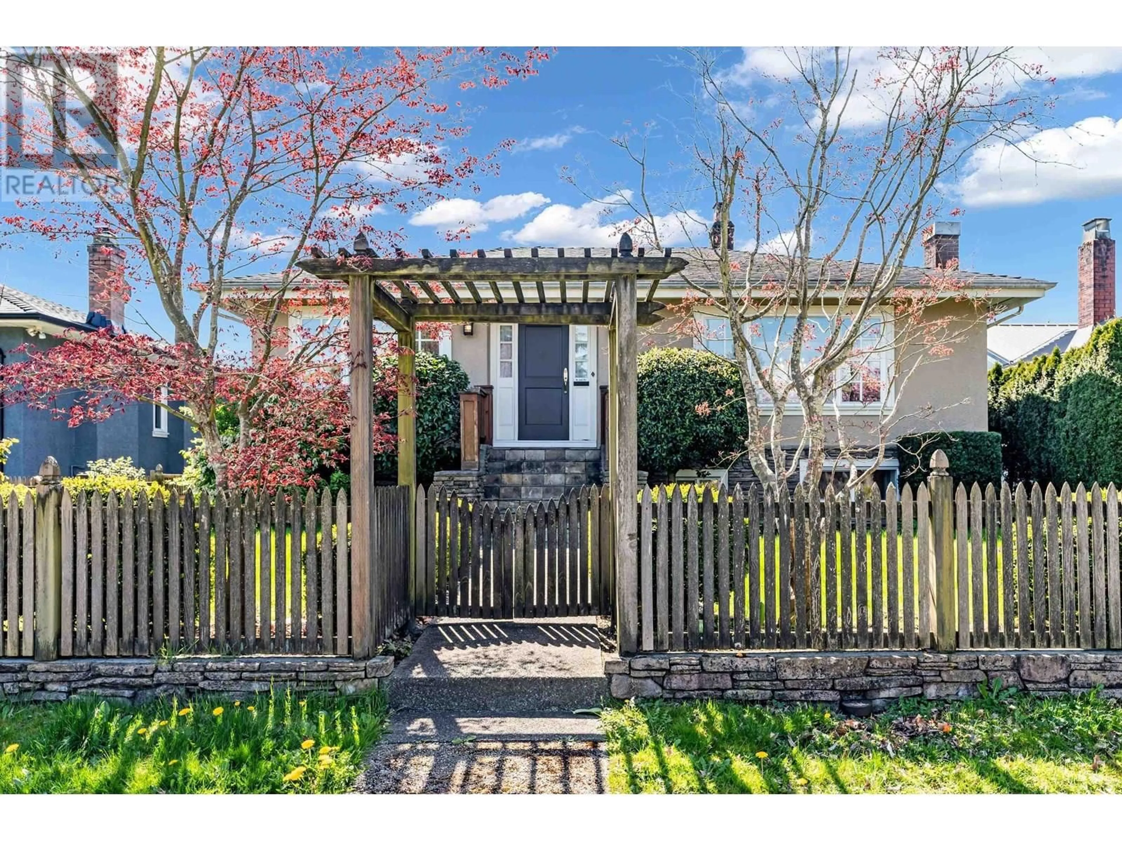 Indoor entryway for 3178 16TH AVENUE, Vancouver British Columbia V6K3E1