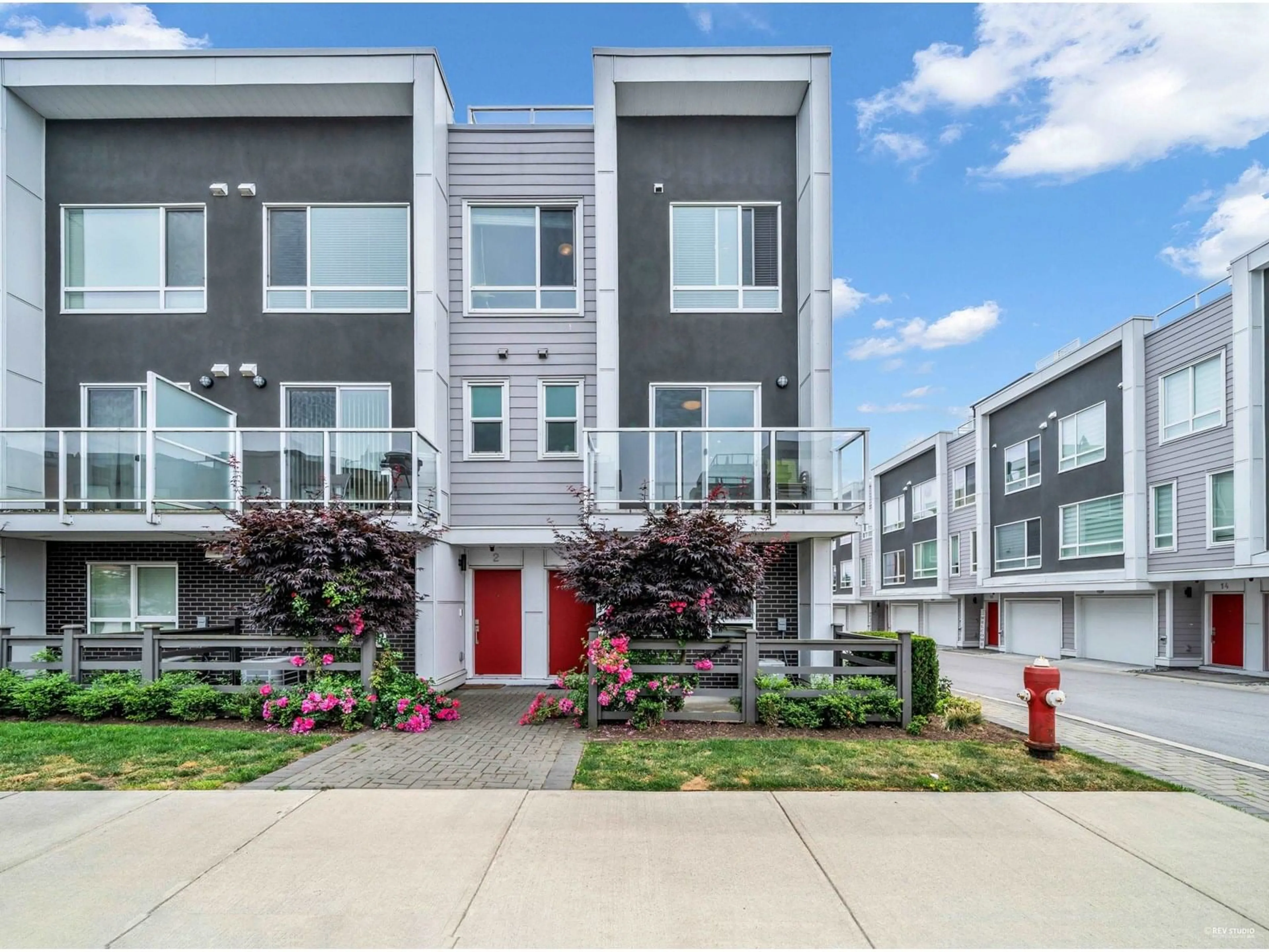 Home with vinyl exterior material, street for 1 - 19628 55A, Langley British Columbia V3A3X2