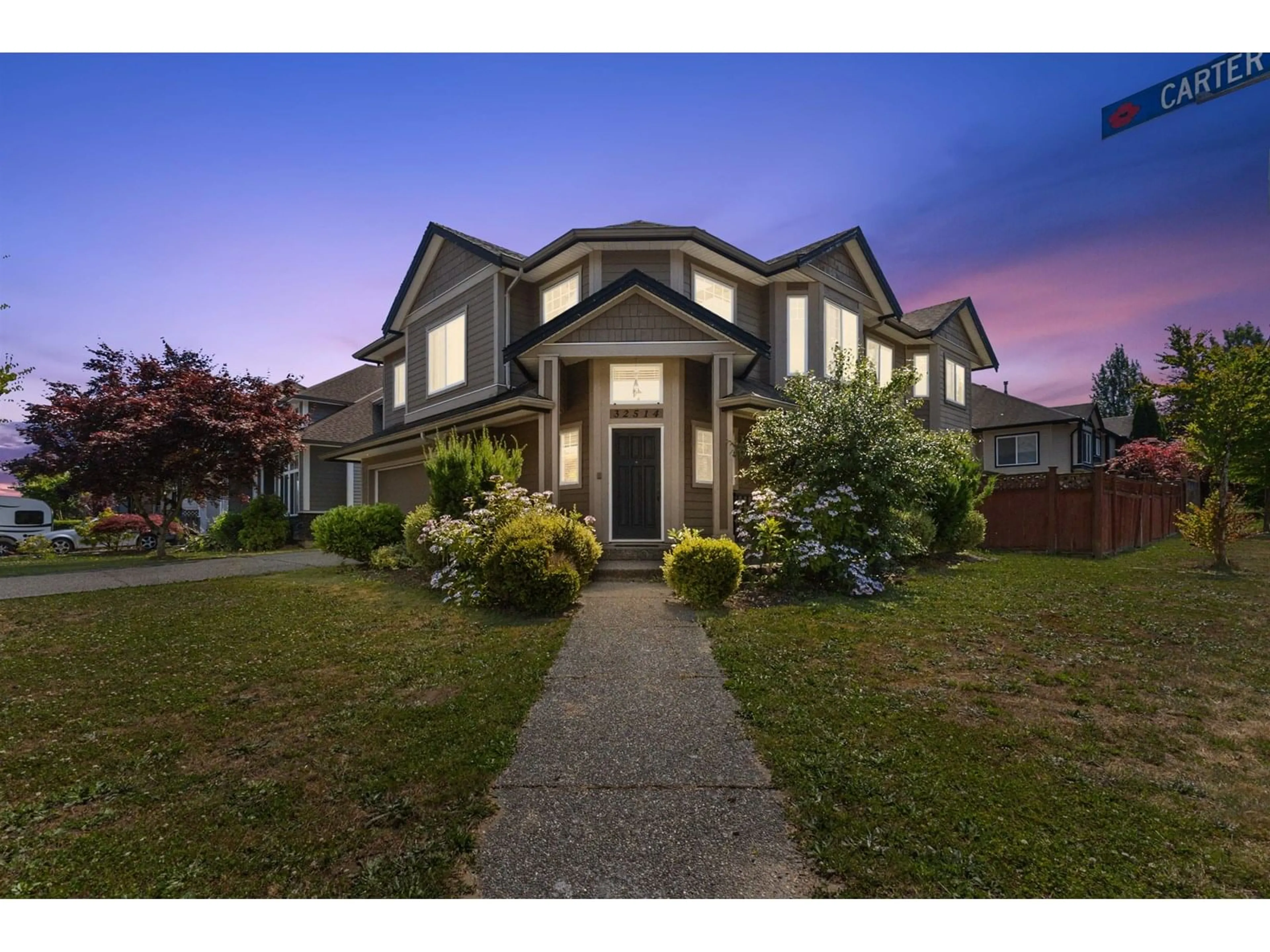 A pic from outside/outdoor area/front of a property/back of a property/a pic from drone, street for 32514 CARTER, Mission British Columbia V4S0A9
