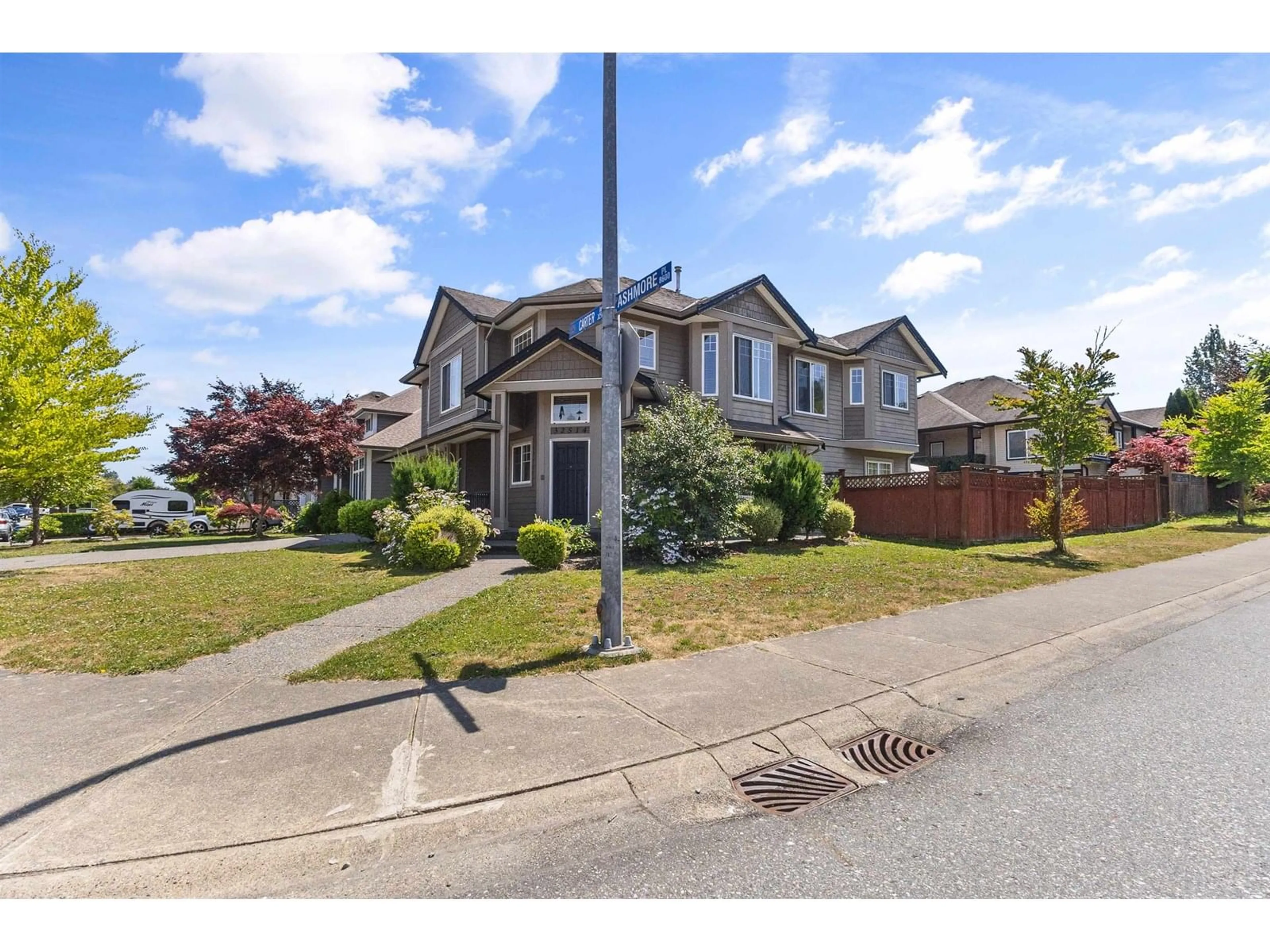 A pic from outside/outdoor area/front of a property/back of a property/a pic from drone, street for 32514 CARTER, Mission British Columbia V4S0A9
