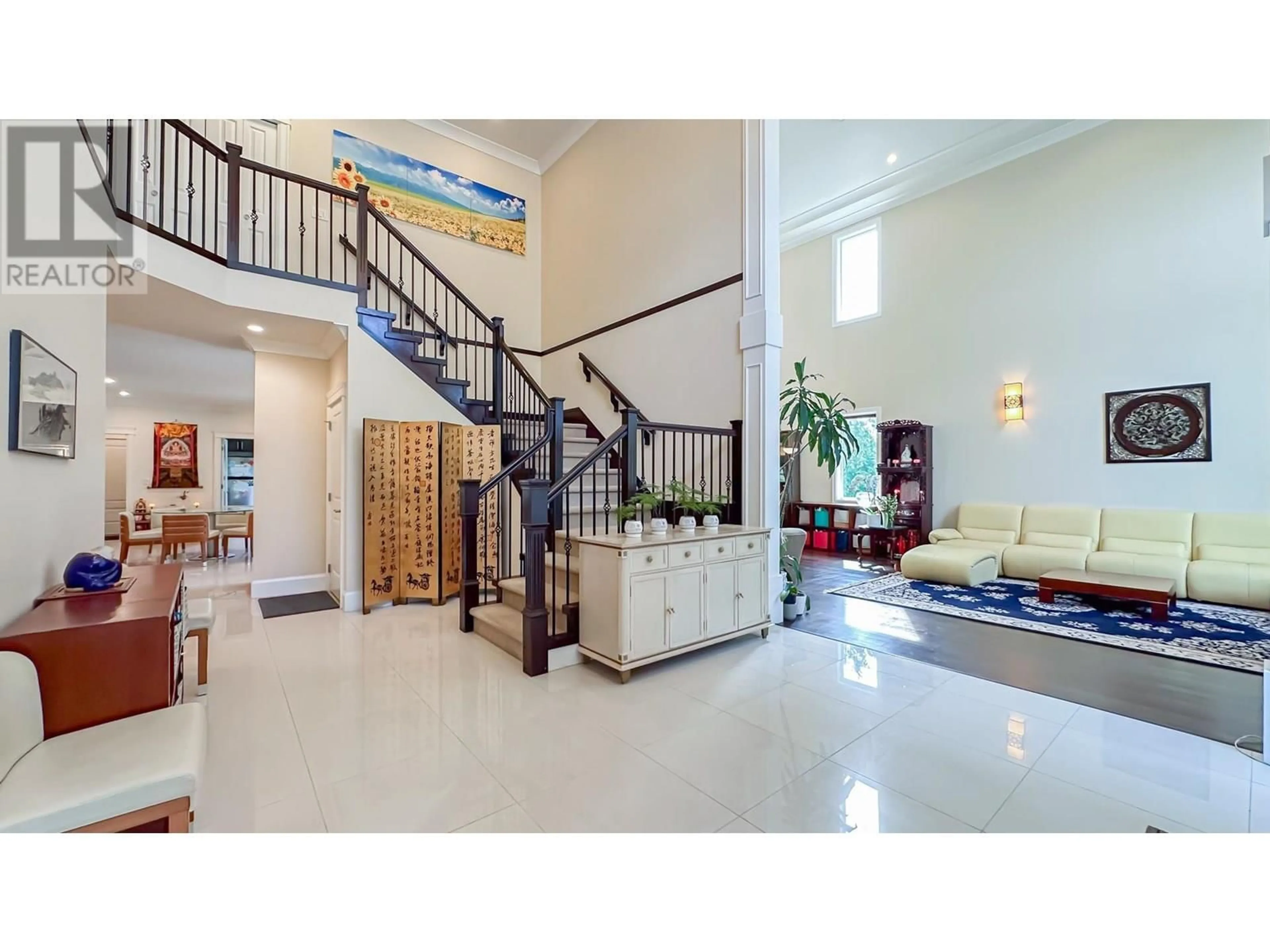 Indoor foyer for 21800 RIVER ROAD, Richmond British Columbia V6V1M4