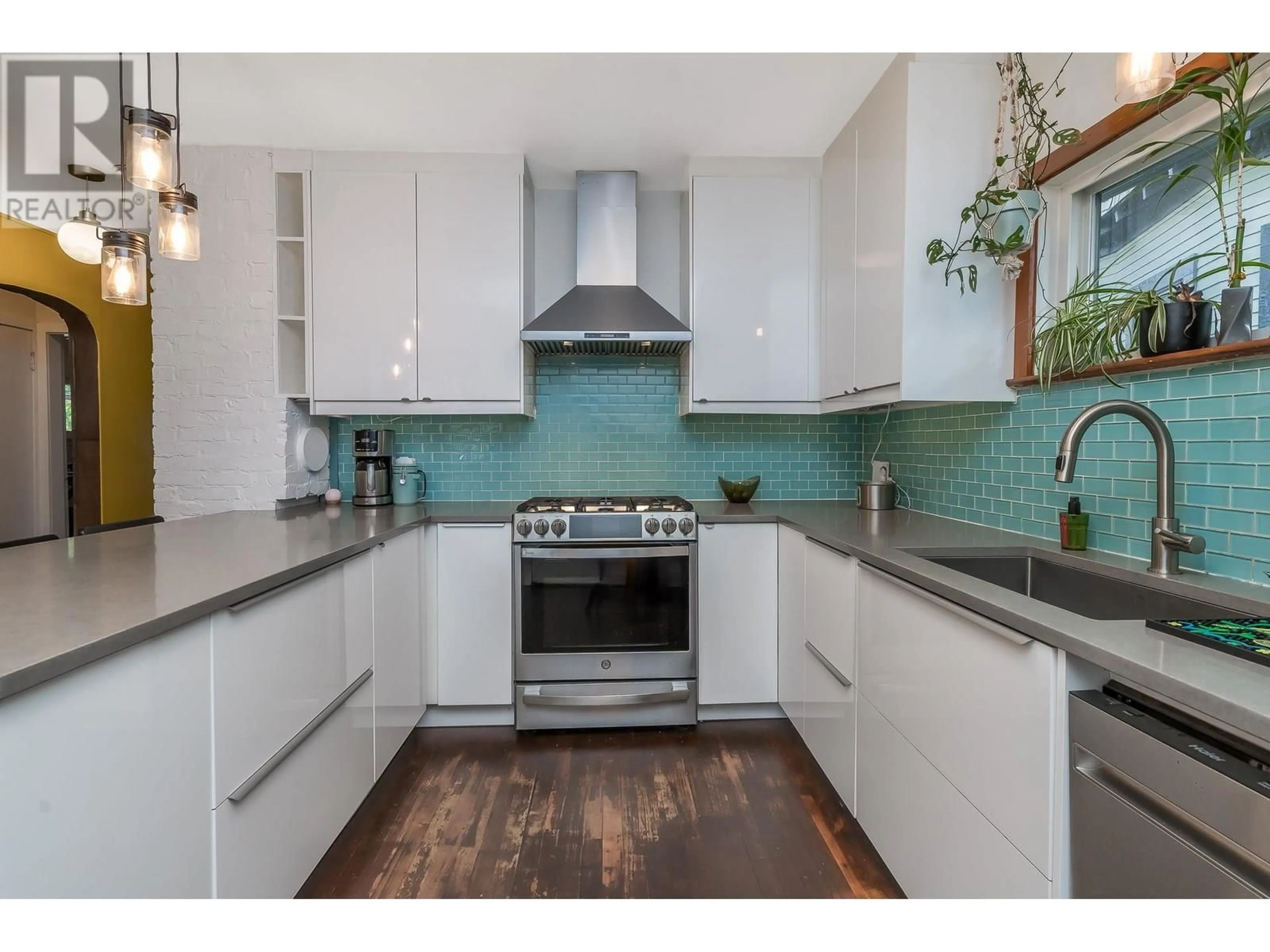 Contemporary kitchen, ceramic/tile floor for 2650 MCGILL STREET, Vancouver British Columbia V5K1H3