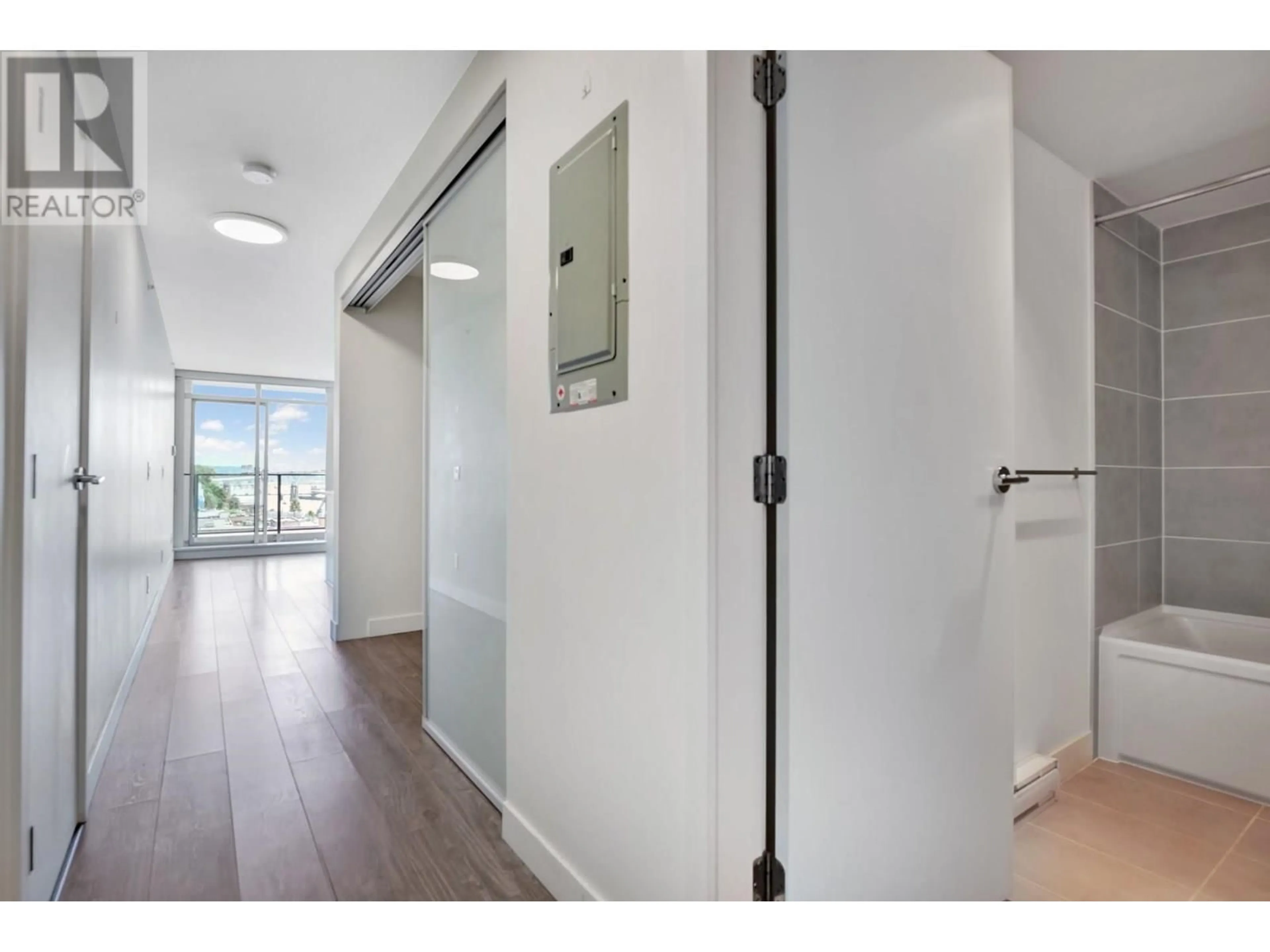 Indoor entryway for 1107 - 668 COLUMBIA STREET, New Westminster British Columbia V3M1A9