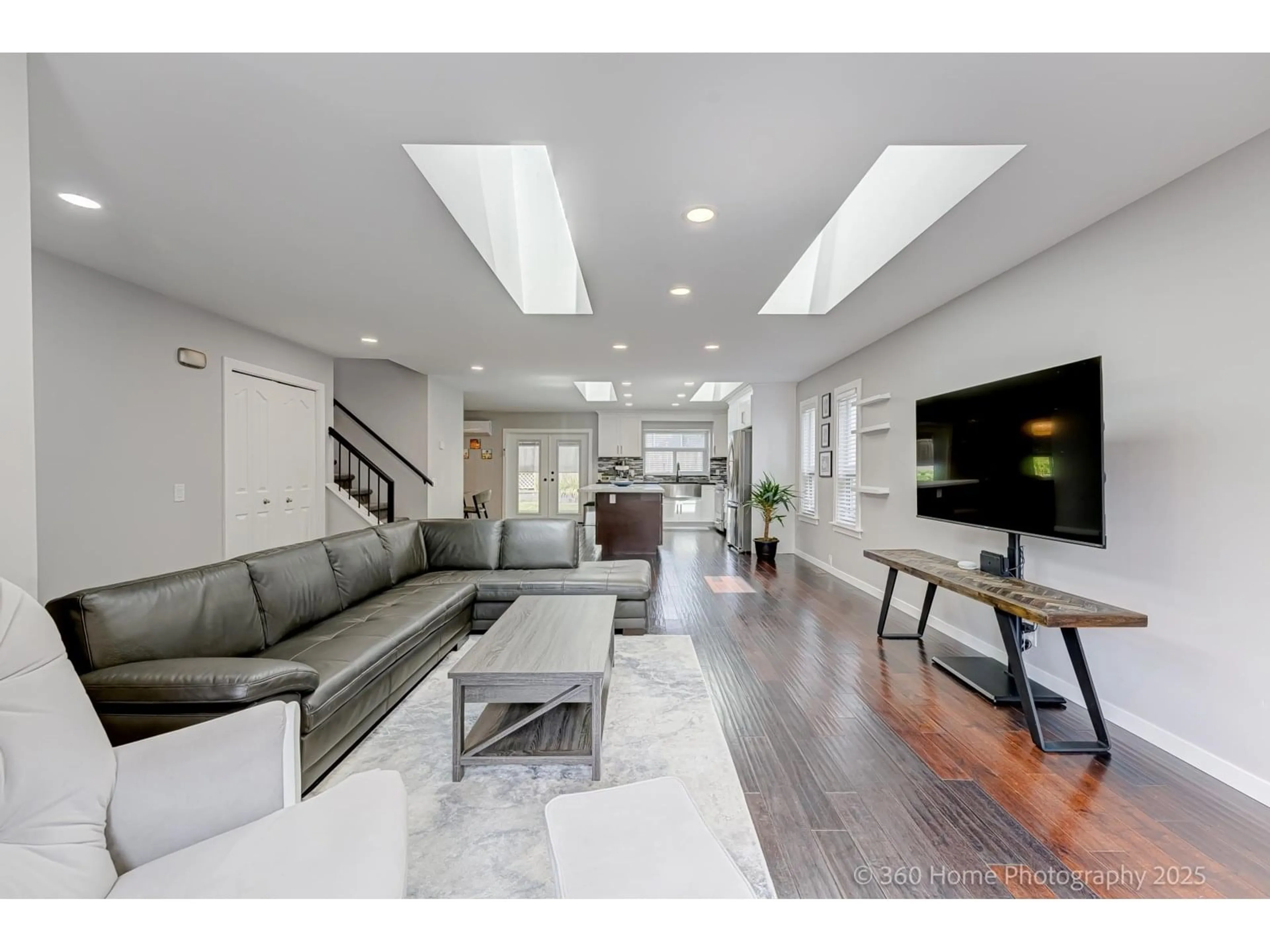 Living room with furniture, unknown for 1786 142, Surrey British Columbia V4A6G7