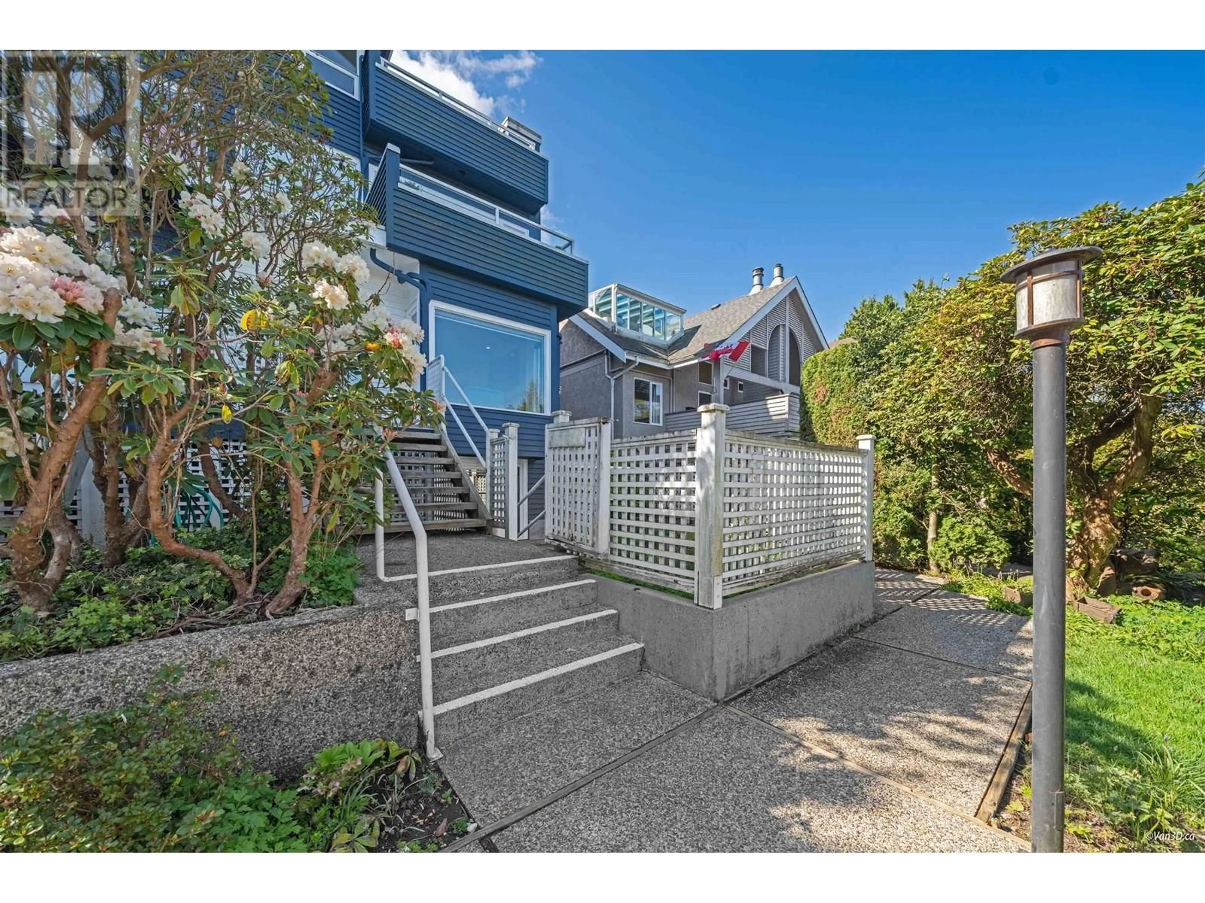 A pic from outside/outdoor area/front of a property/back of a property/a pic from drone, street for 2530 CORNWALL AVENUE, Vancouver British Columbia V6K1C2