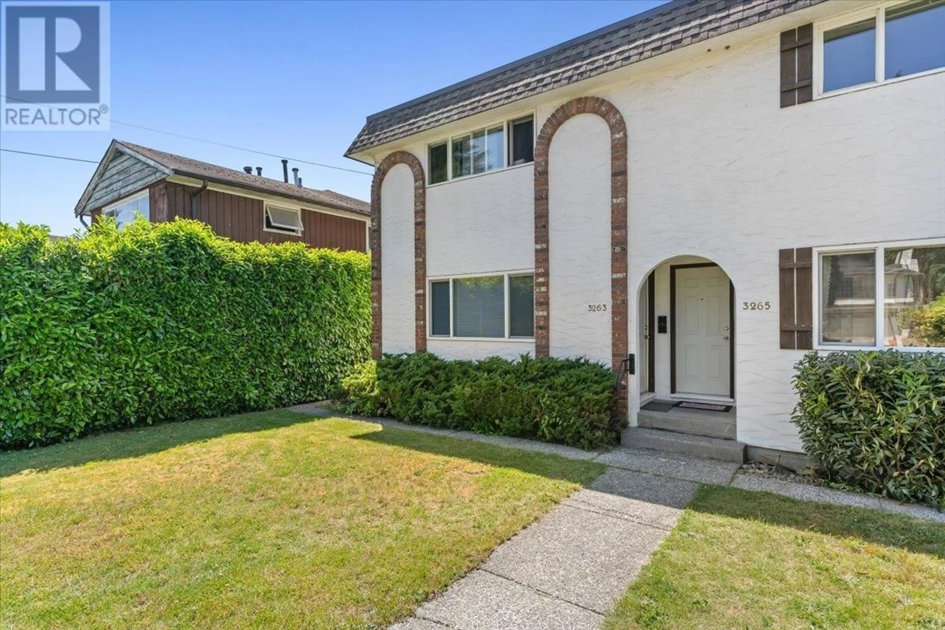 A pic from outside/outdoor area/front of a property/back of a property/a pic from drone, street for 3263 VINCENT STREET, Port Coquitlam British Columbia V3B3T3