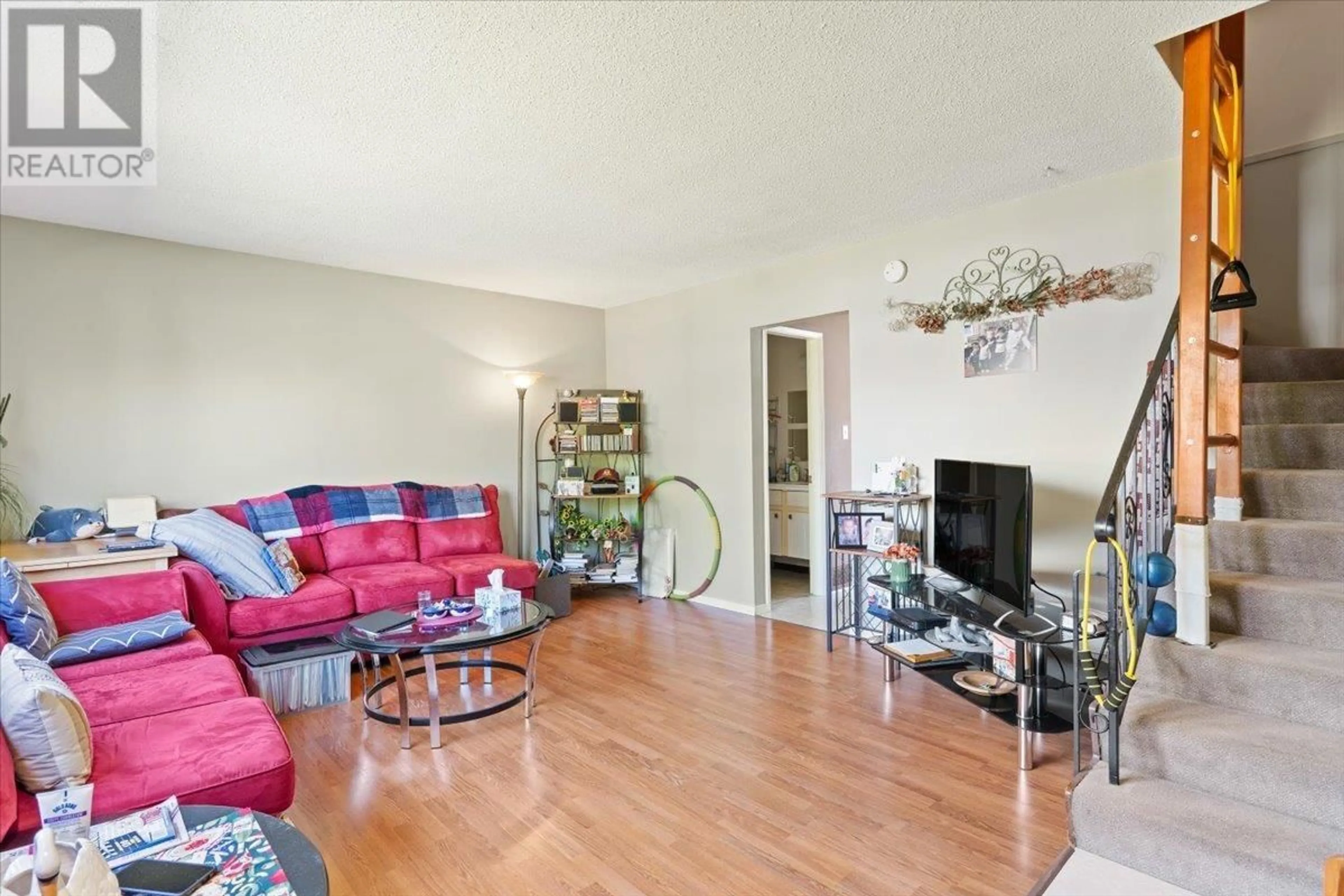 Living room with furniture, wood/laminate floor for 3263 VINCENT STREET, Port Coquitlam British Columbia V3B3T3
