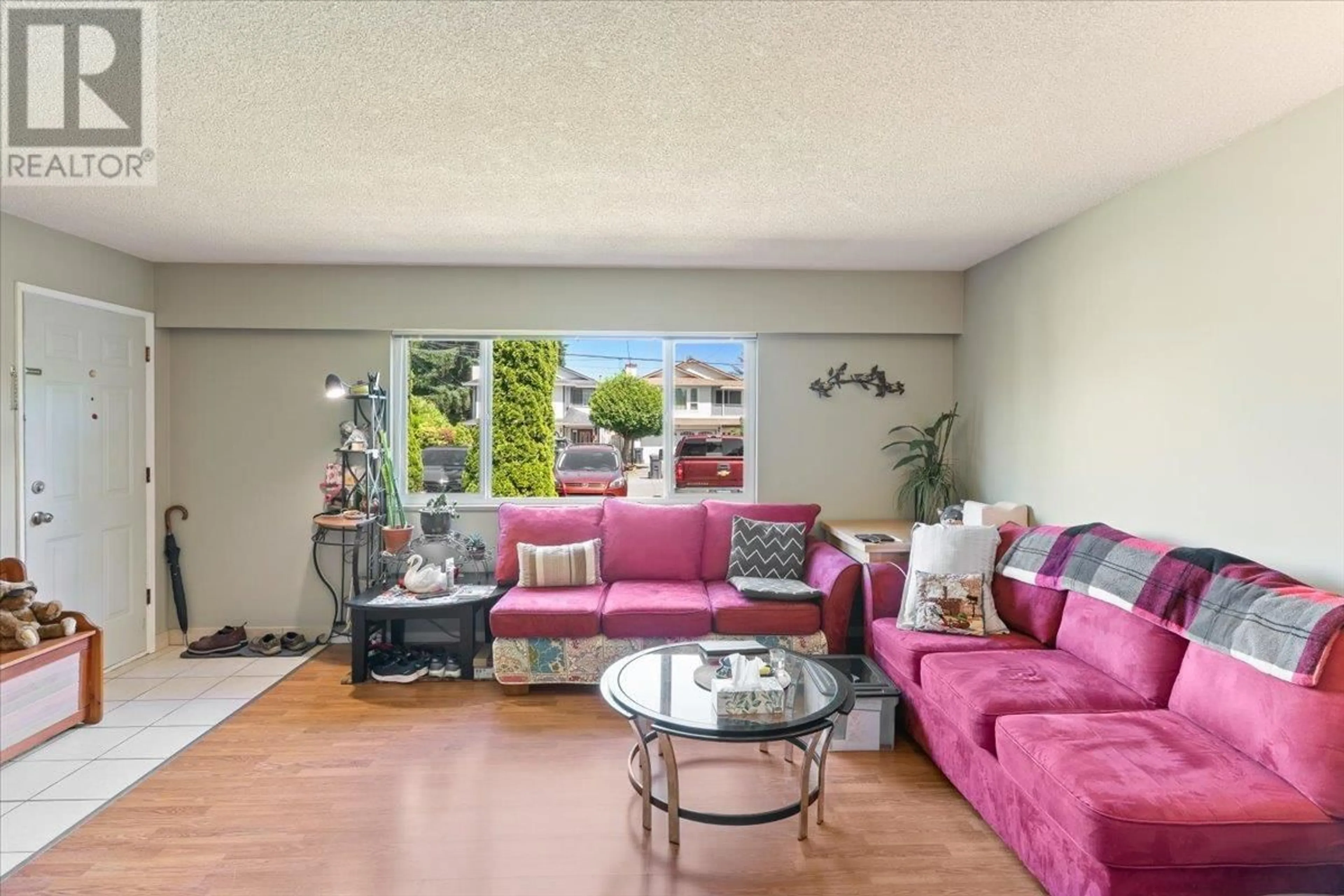 Living room with furniture, unknown for 3263 VINCENT STREET, Port Coquitlam British Columbia V3B3T3