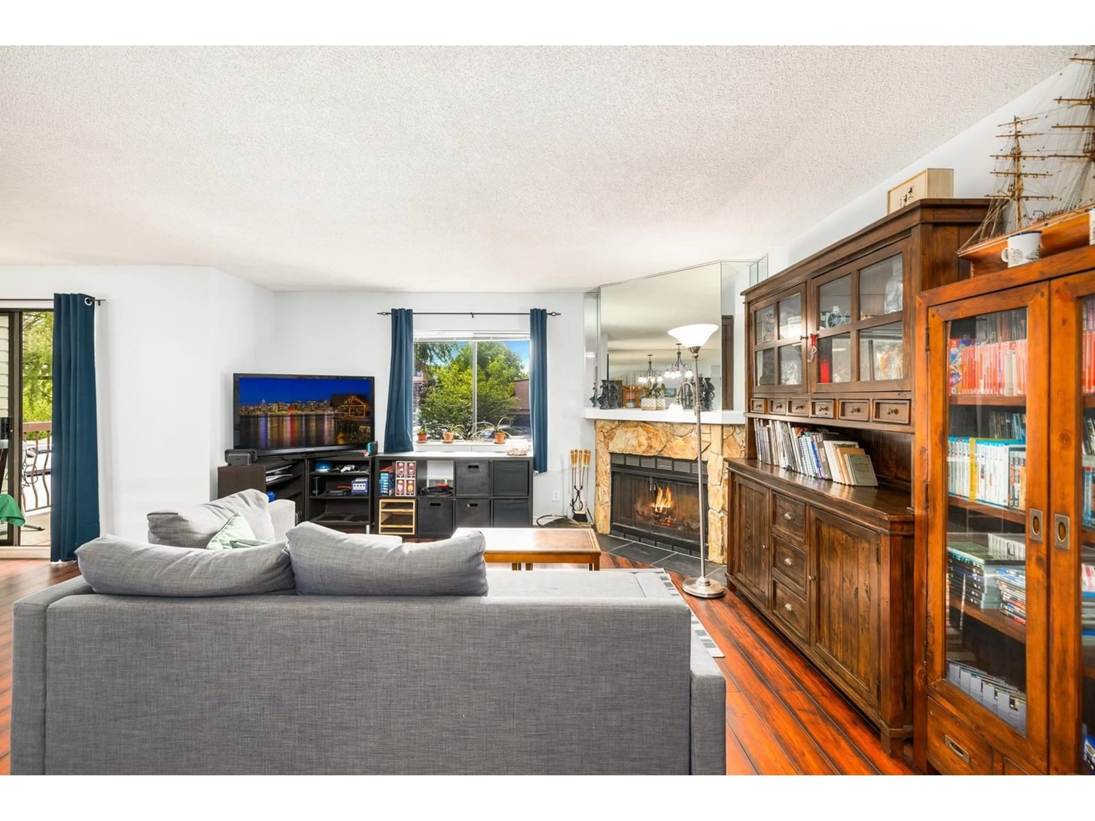 Living room with furniture, wood/laminate floor for 201 - 7064 133B, Surrey British Columbia V3W8A4