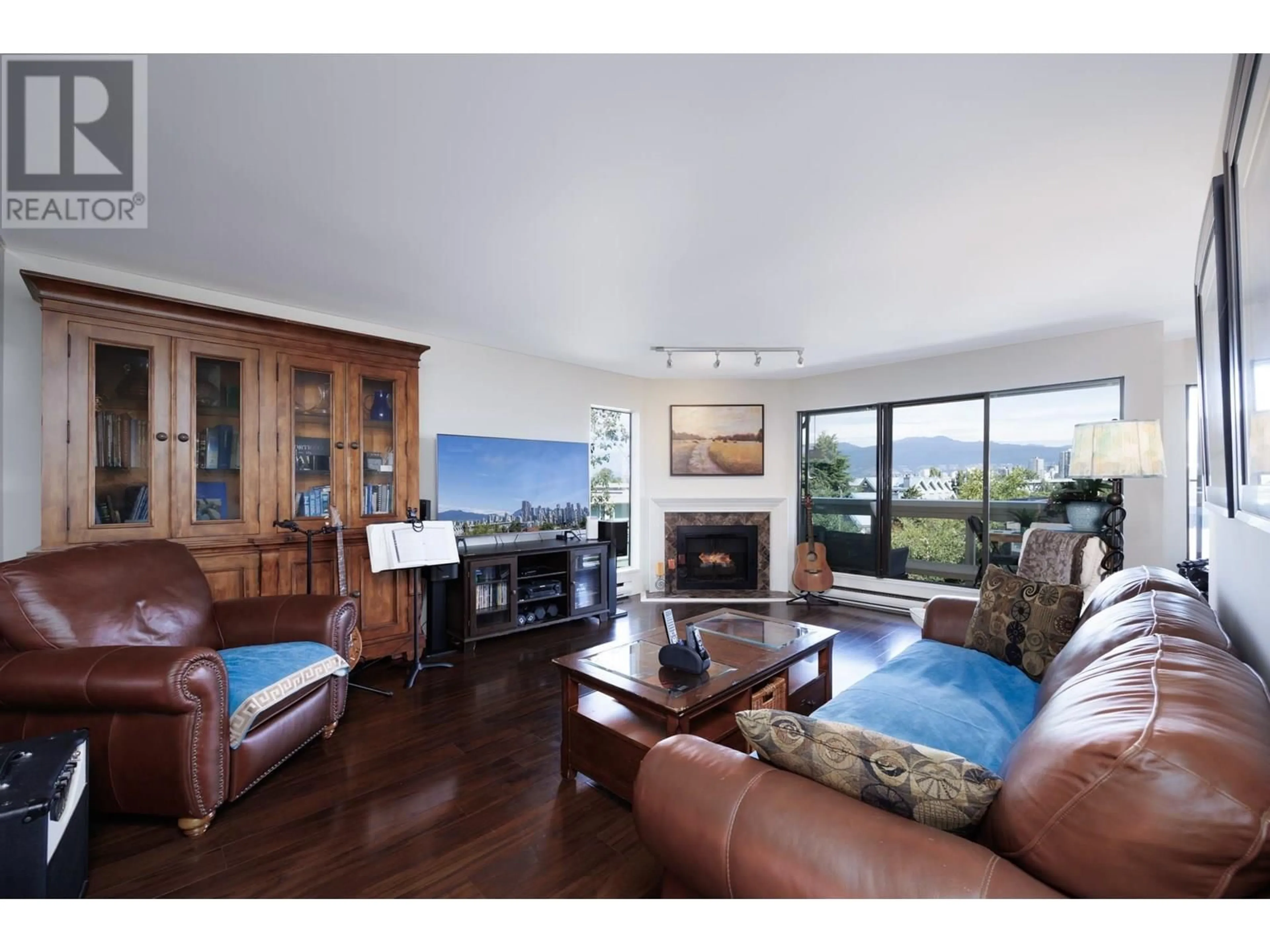 Living room with furniture, unknown for 203 - 1299 7TH AVENUE, Vancouver British Columbia V6H1B7