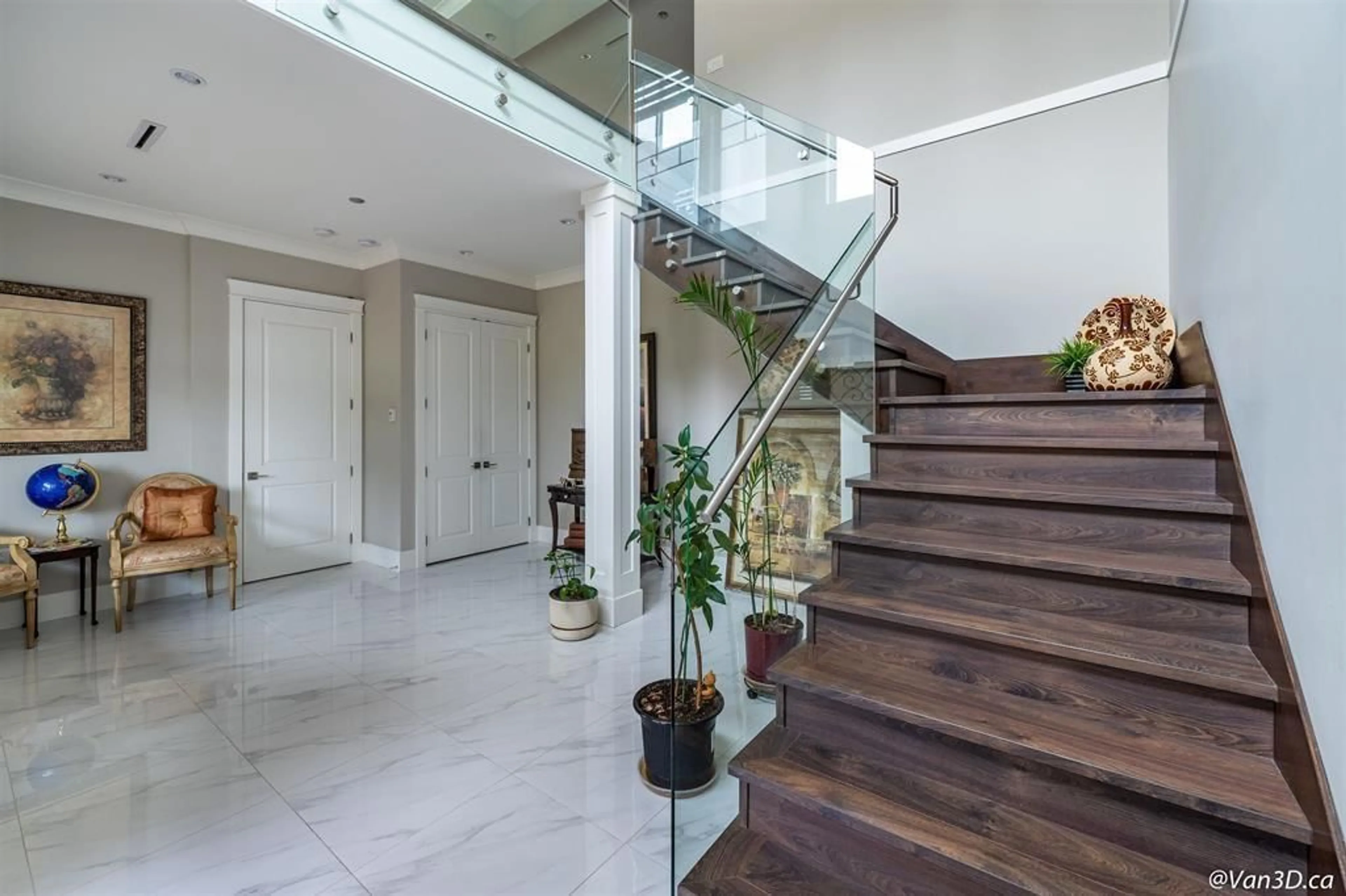 Indoor foyer for 8775 168, Surrey British Columbia V4N5J4