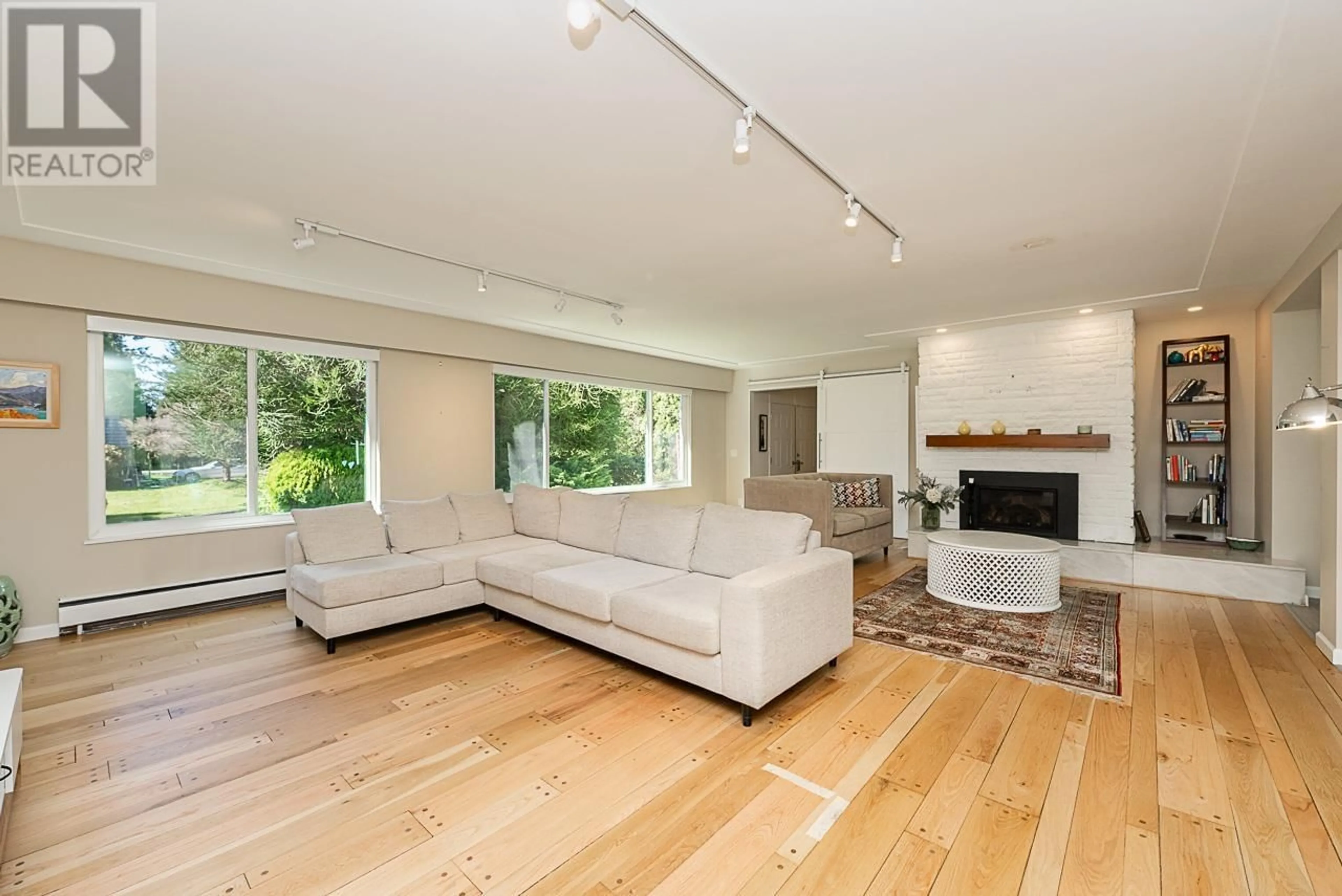 Living room with furniture, unknown for 4151 TYTAHUN CRESCENT, Vancouver British Columbia V5N3N1