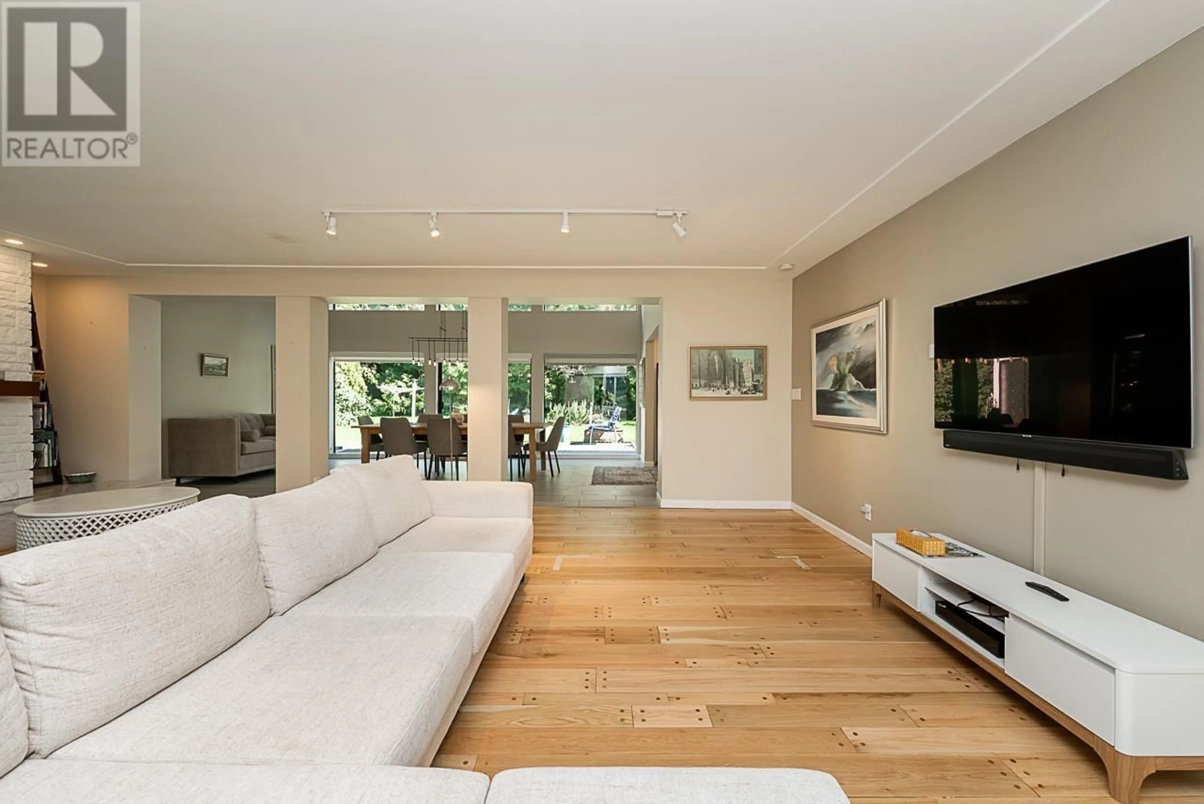 Living room with furniture, unknown for 4151 TYTAHUN CRESCENT, Vancouver British Columbia V5N3N1