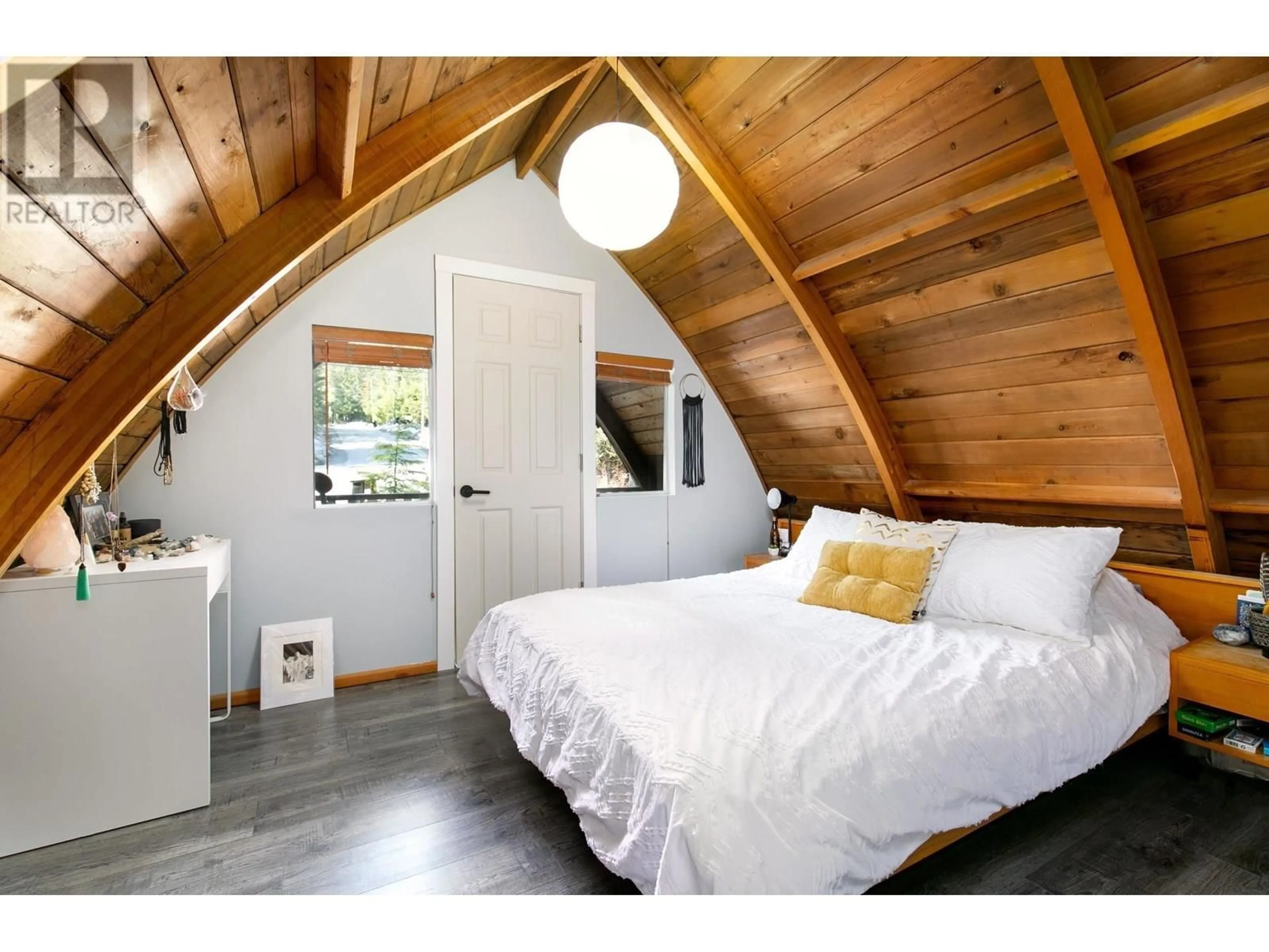 Bedroom with bed, wood/laminate floor for 8160 ALPINE WAY, Whistler British Columbia V8E0G2