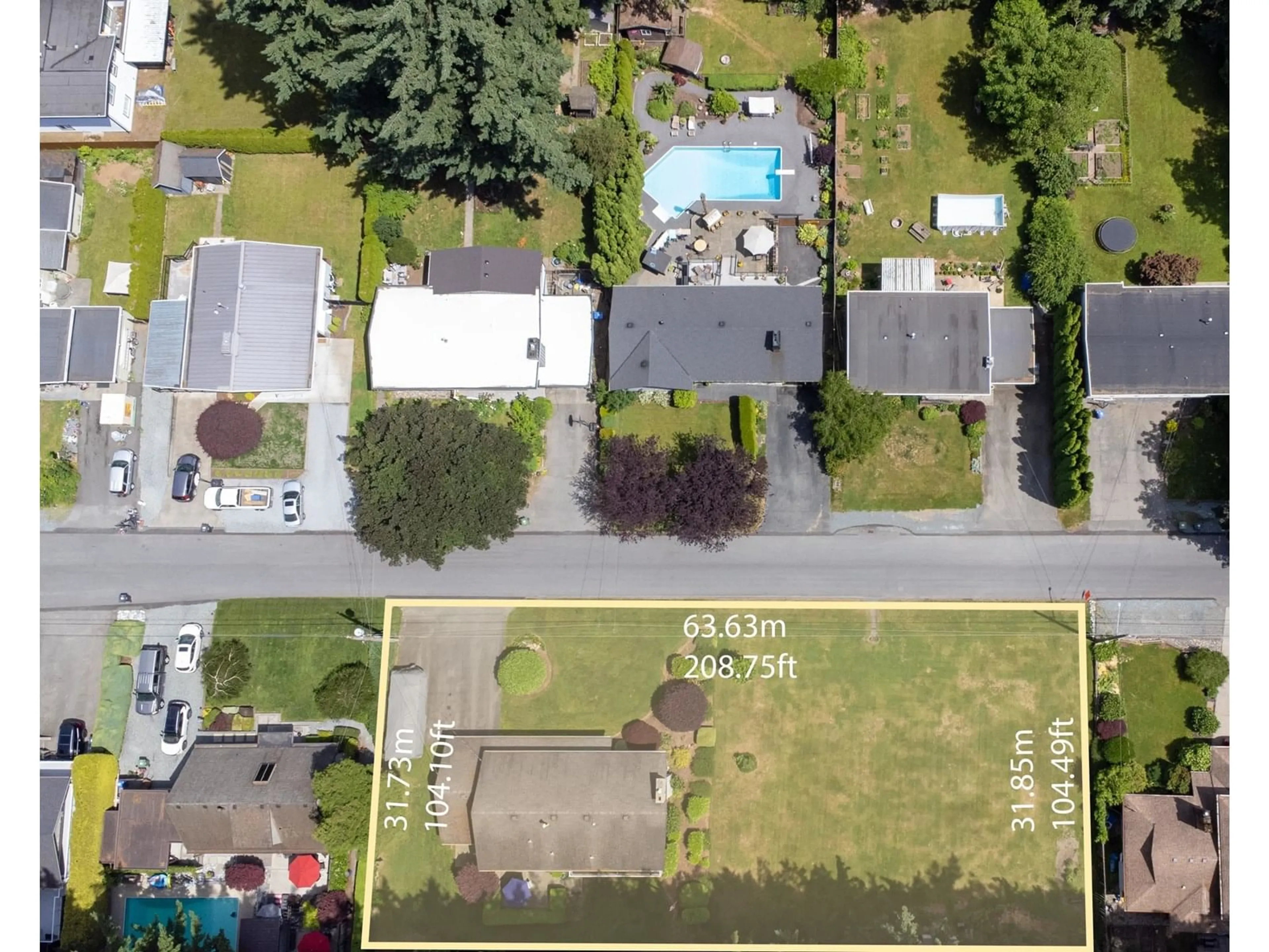 A pic from outside/outdoor area/front of a property/back of a property/a pic from drone, street for 3267 CHESTNUT, Abbotsford British Columbia V2S4M2