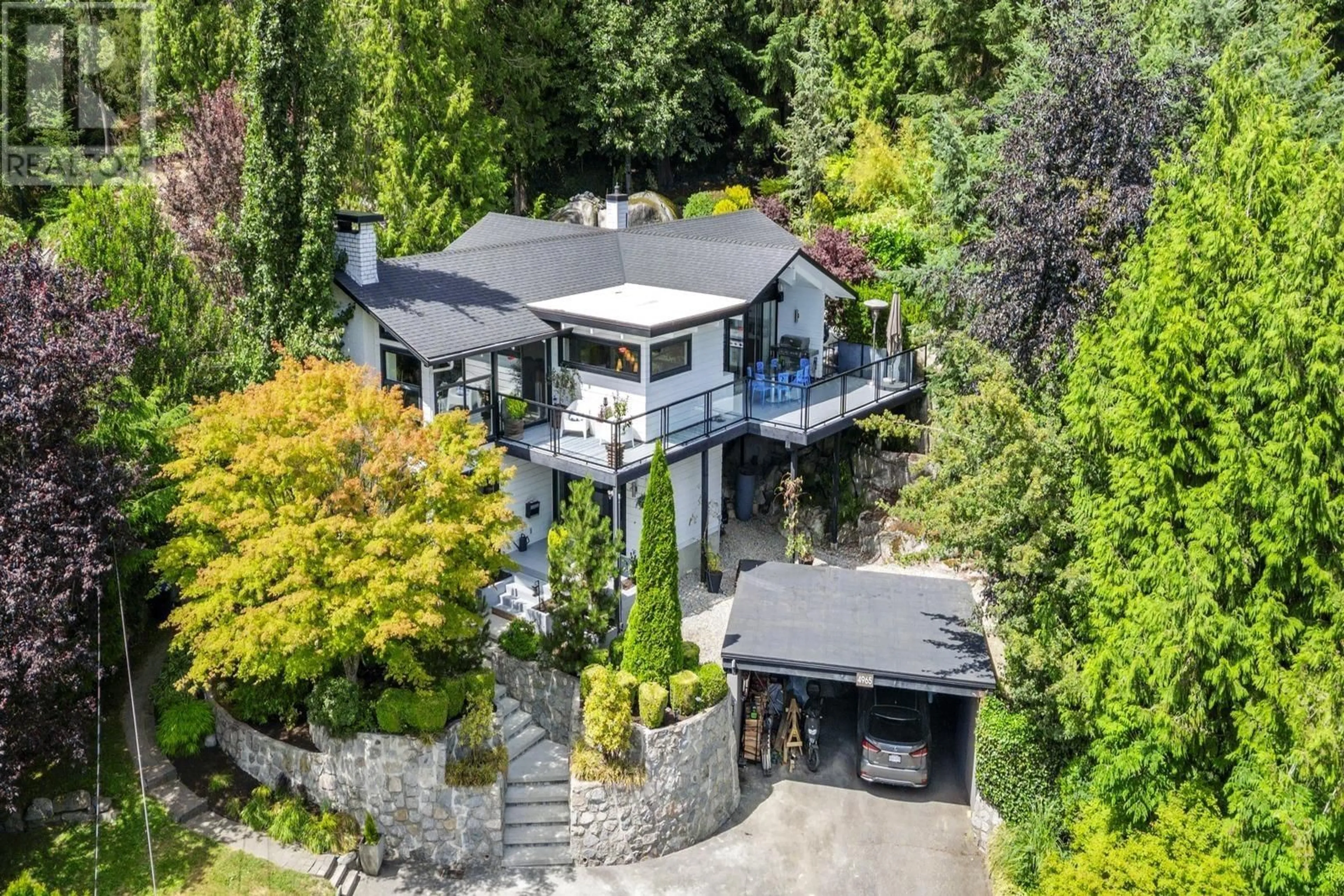 A pic from outside/outdoor area/front of a property/back of a property/a pic from drone, street for 4965 KEITH ROAD, West Vancouver British Columbia V7W2M9