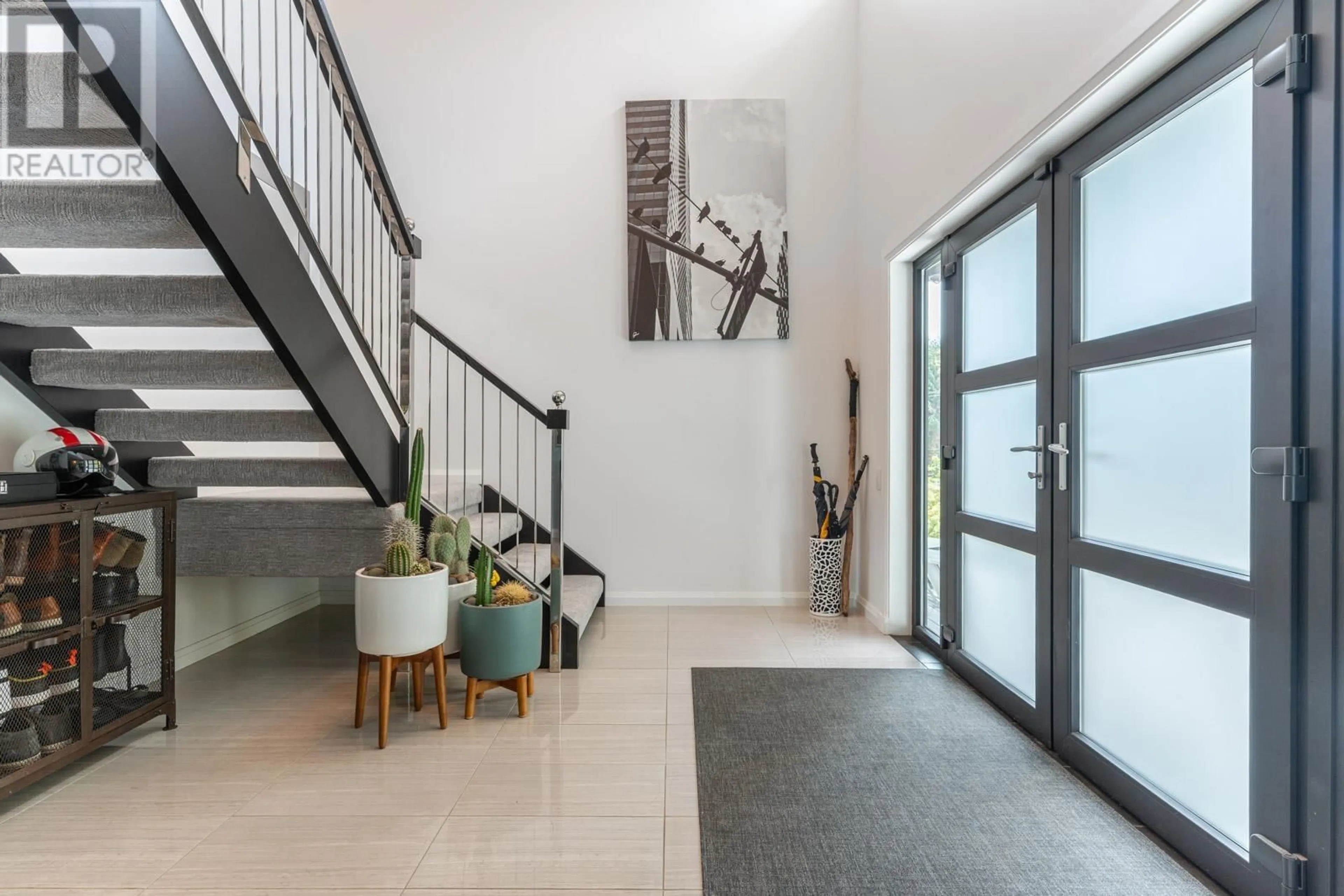 Indoor foyer for 4965 KEITH ROAD, West Vancouver British Columbia V7W2M9