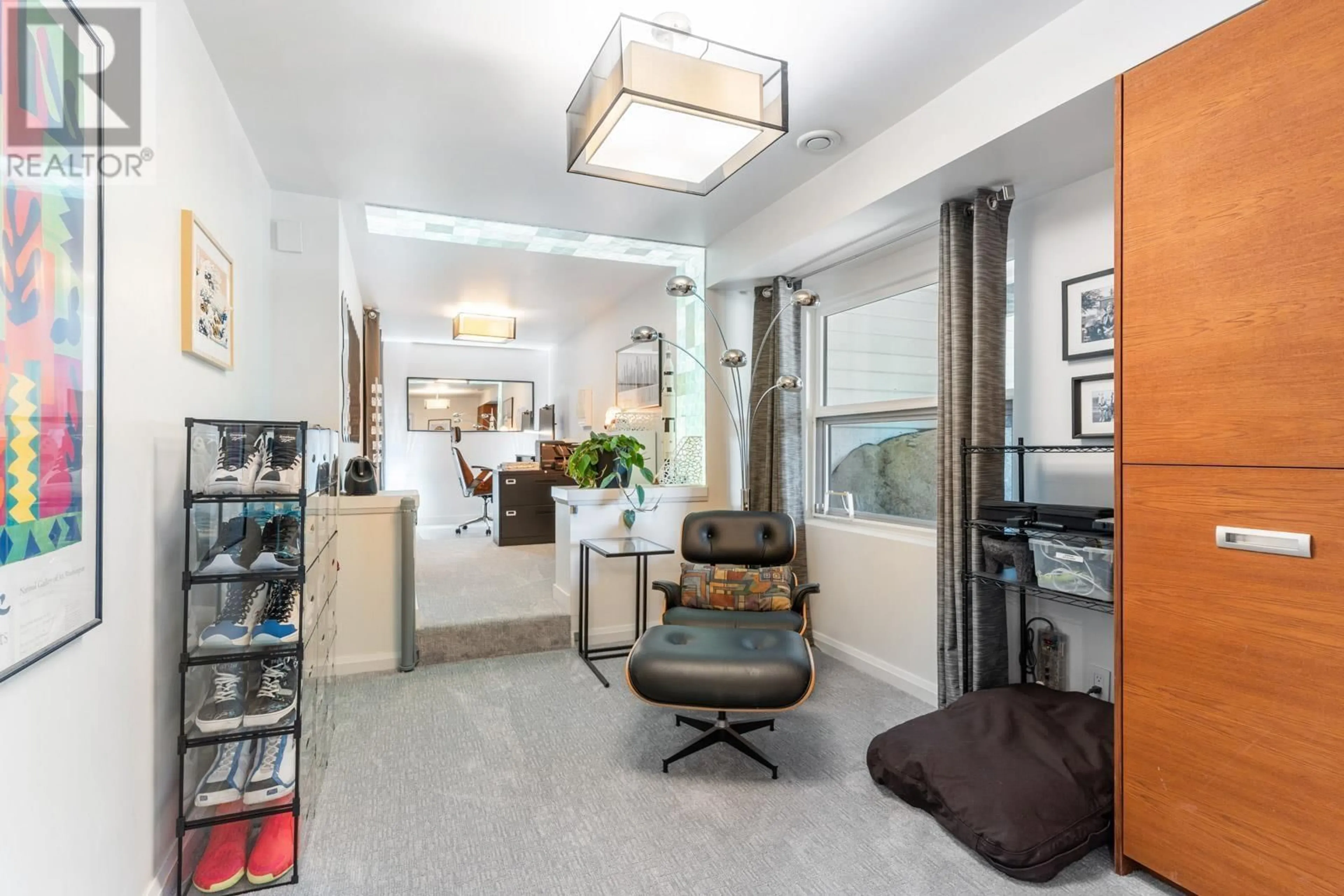 Indoor foyer for 4965 KEITH ROAD, West Vancouver British Columbia V7W2M9