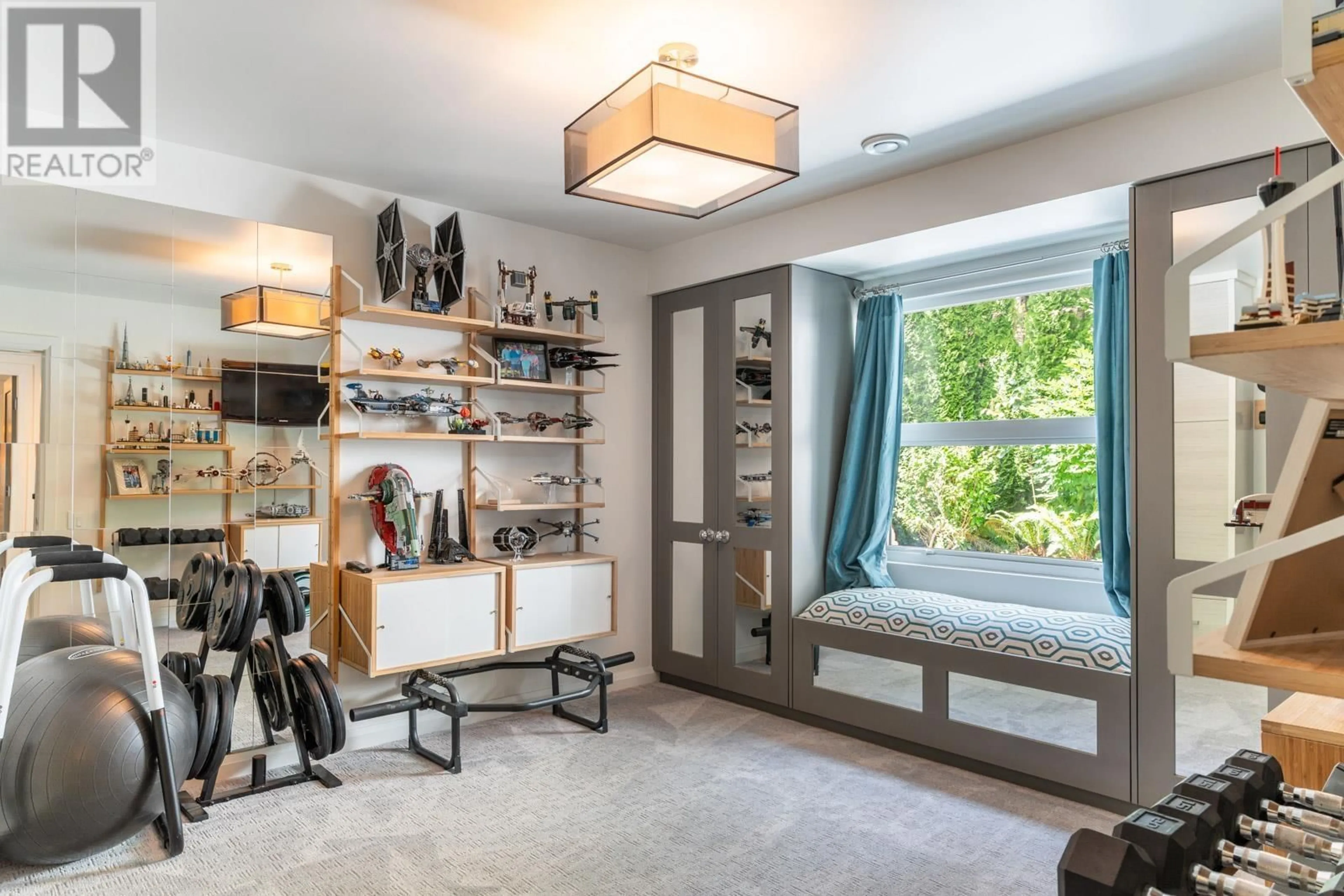 Indoor entryway for 4965 KEITH ROAD, West Vancouver British Columbia V7W2M9