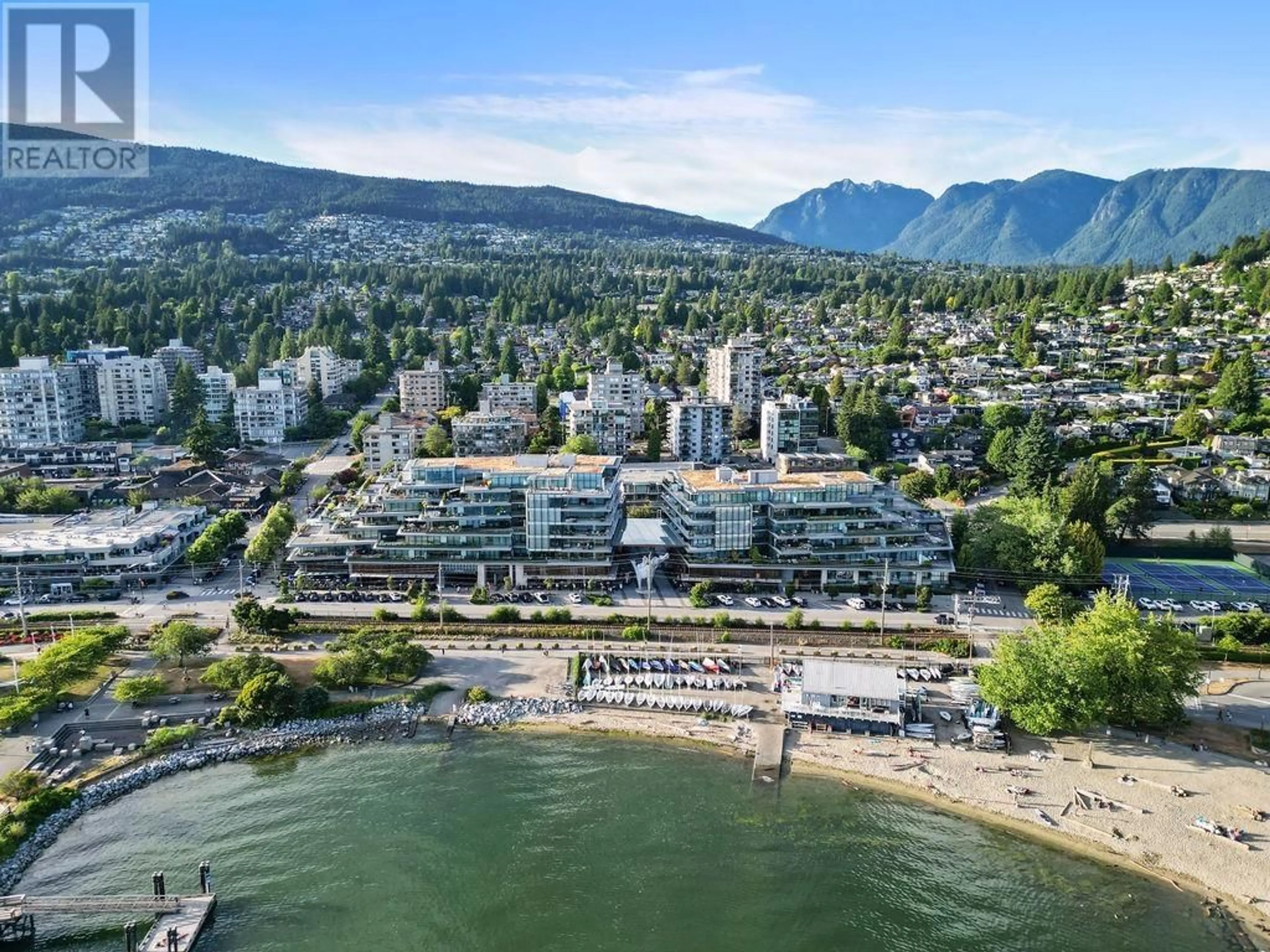 A pic from outside/outdoor area/front of a property/back of a property/a pic from drone, water/lake/river/ocean view for 202 - 1331 MARINE DRIVE, West Vancouver British Columbia V7T1B6