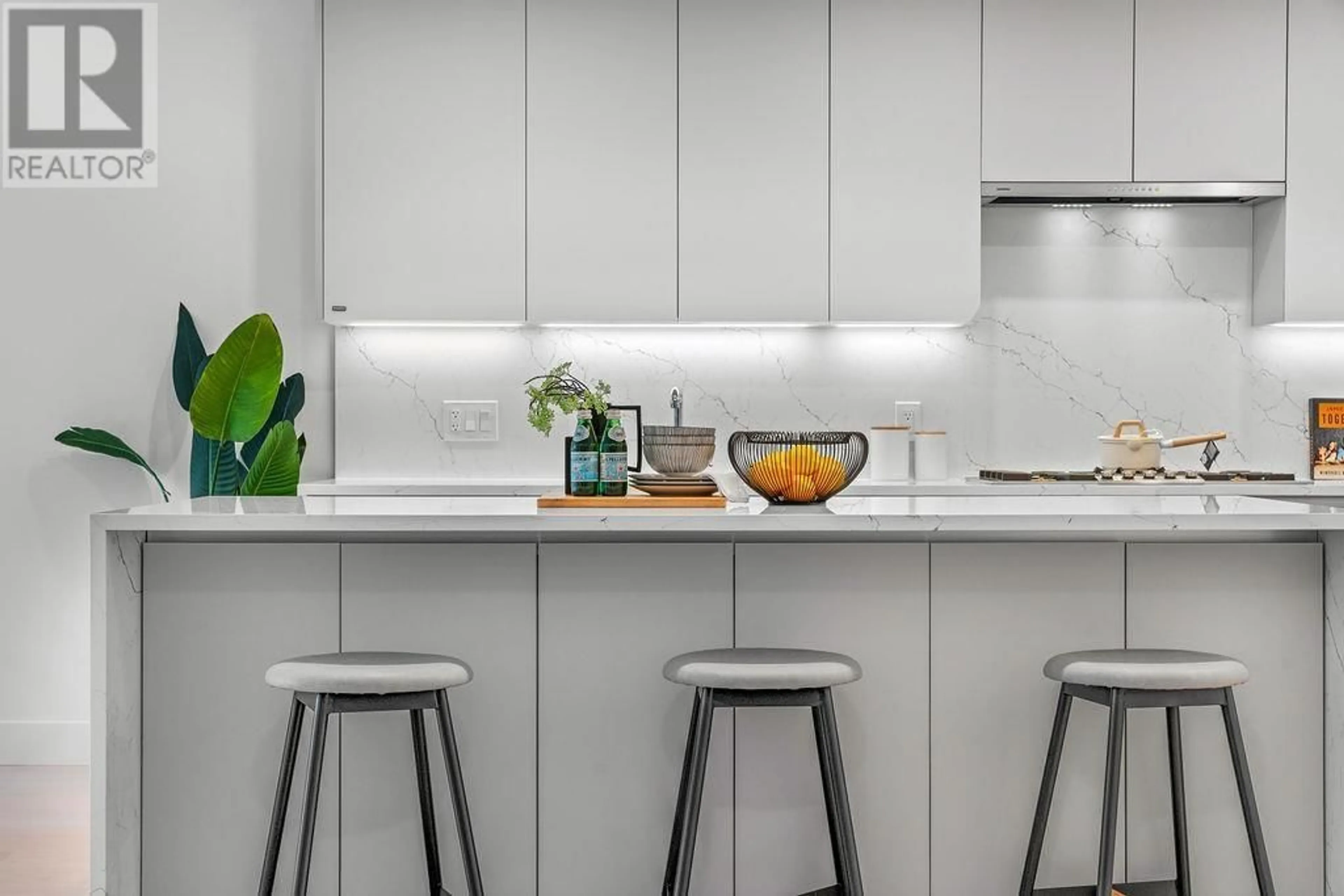 Contemporary kitchen, unknown for 202 - 1331 MARINE DRIVE, West Vancouver British Columbia V7T1B6