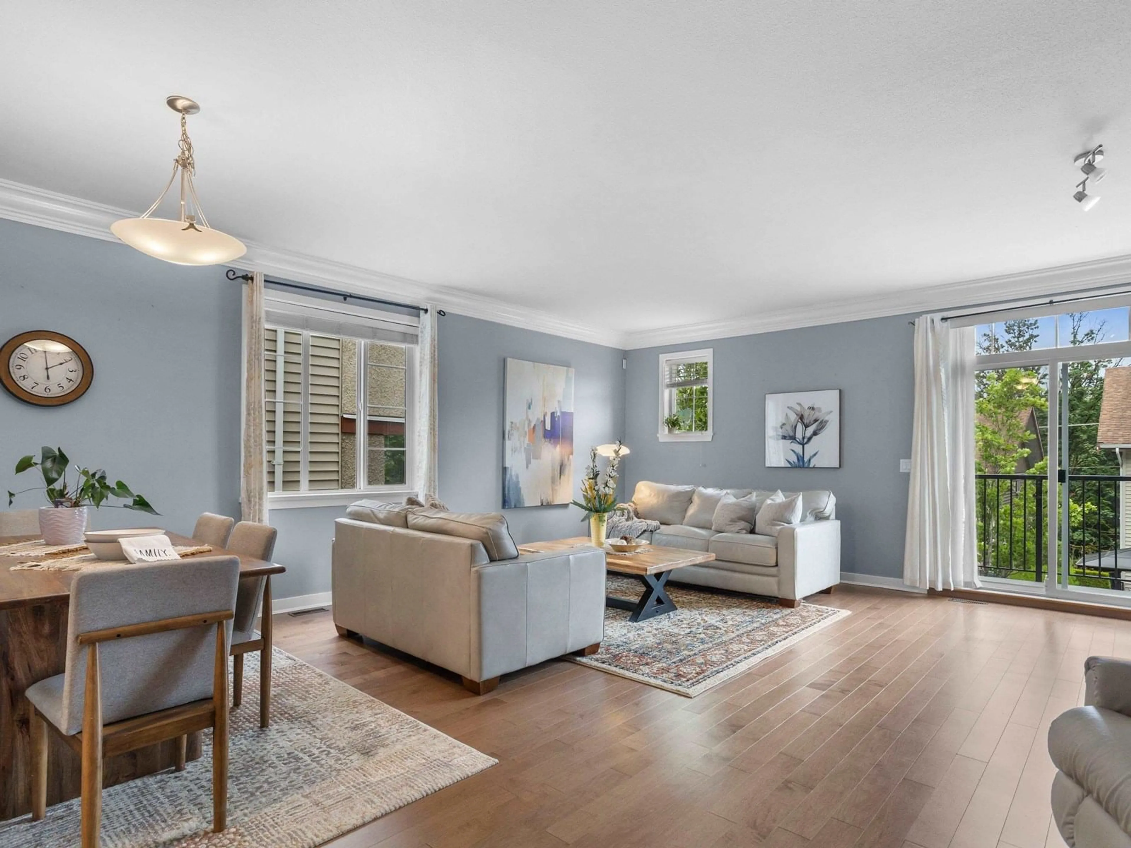 Living room with furniture, wood/laminate floor for 43 - 35626 MCKEE, Abbotsford British Columbia V3G2L6