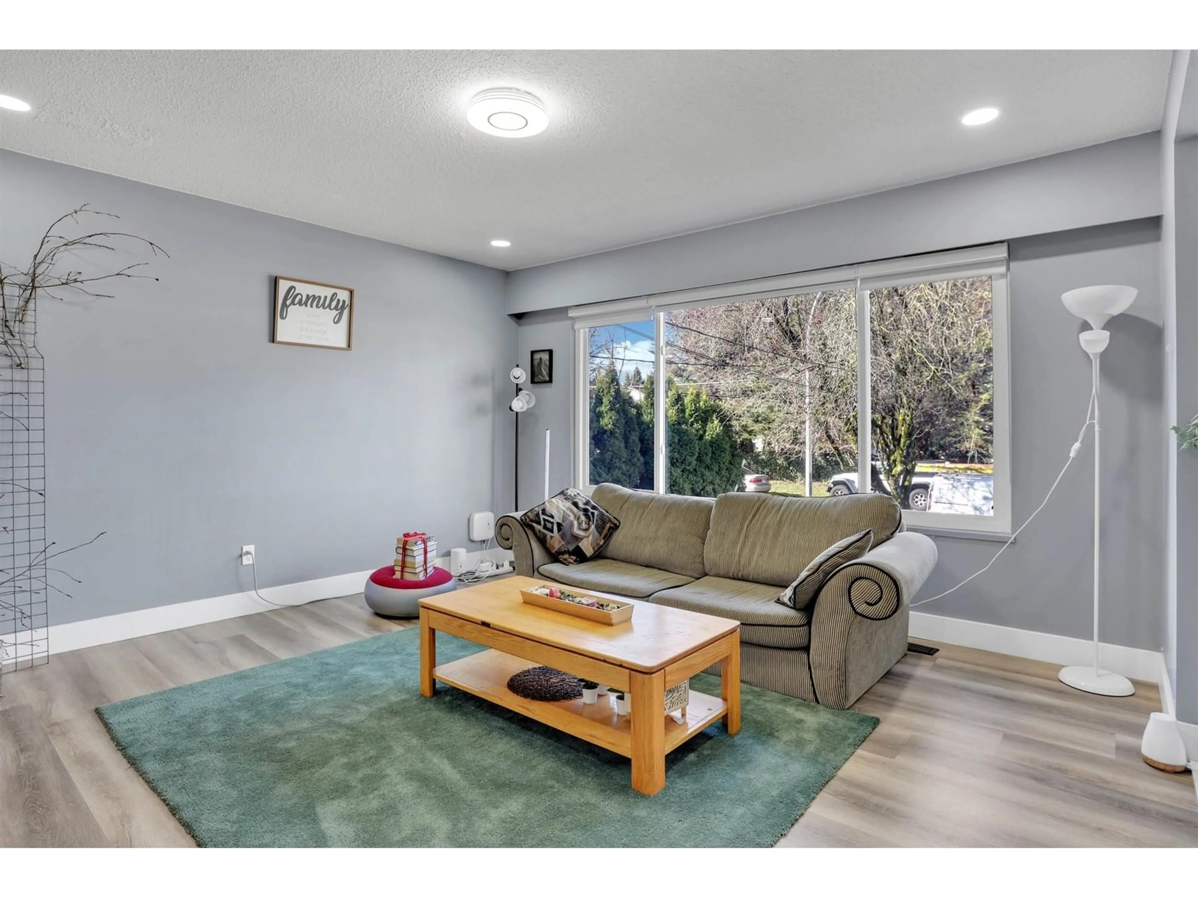 Living room with furniture, unknown for 9024 123A, Surrey British Columbia V3V6K3